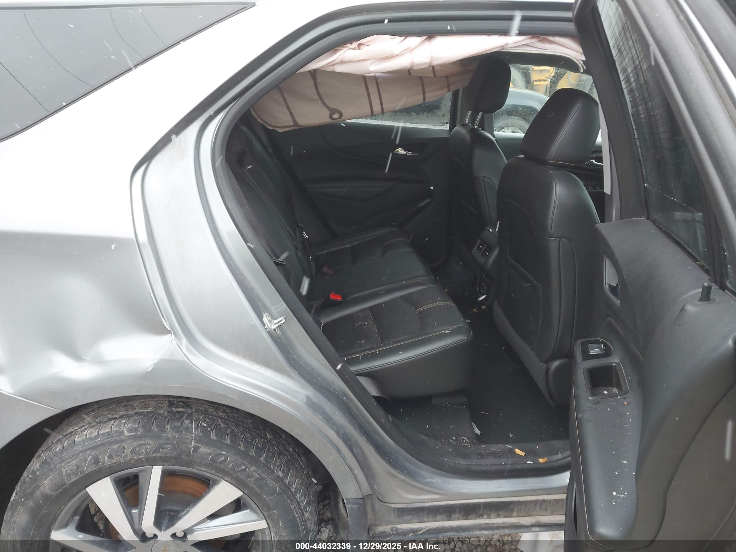 CHEVROLET EQUINOX image 8