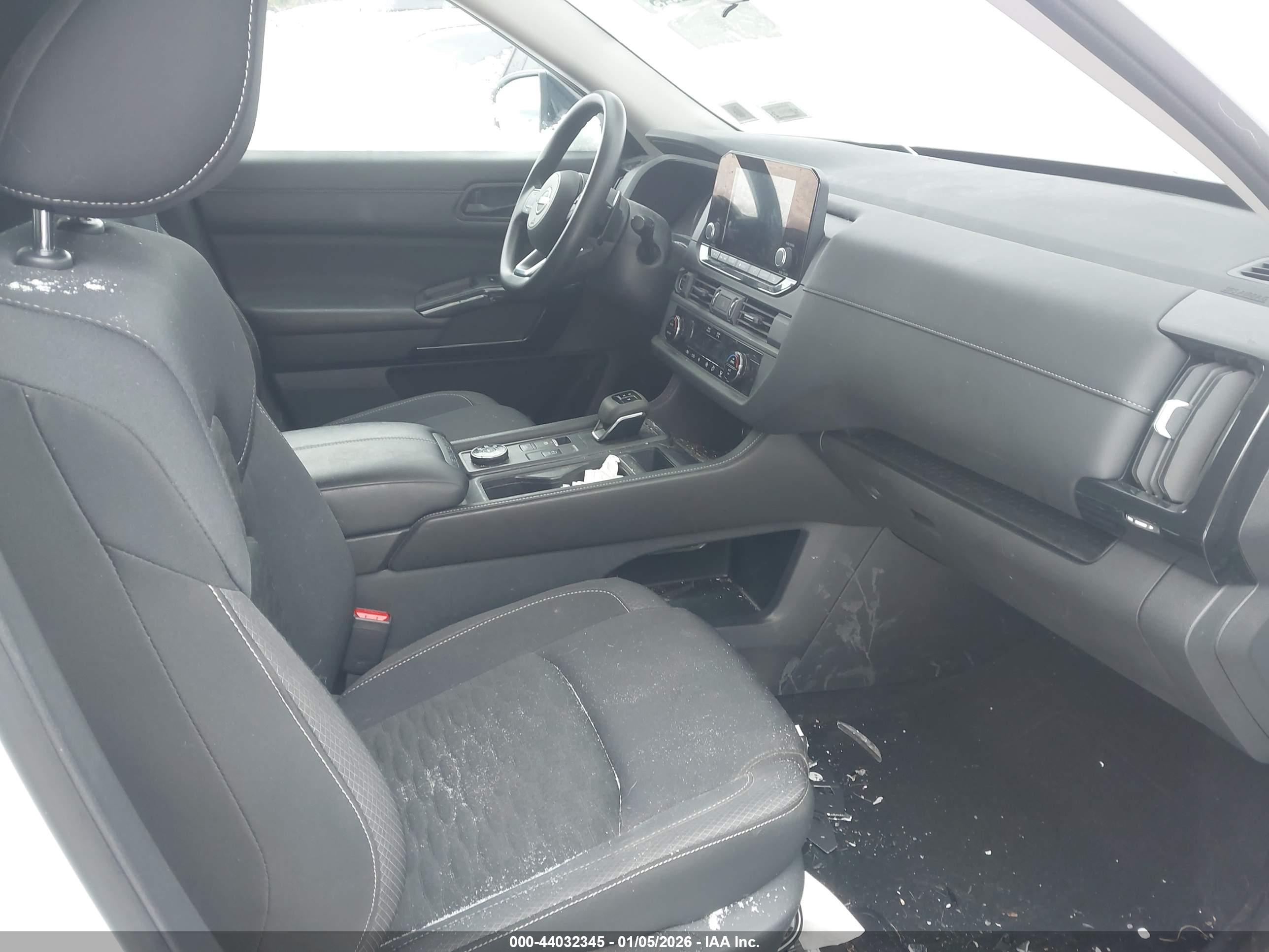 NISSAN PATHFINDER image 5