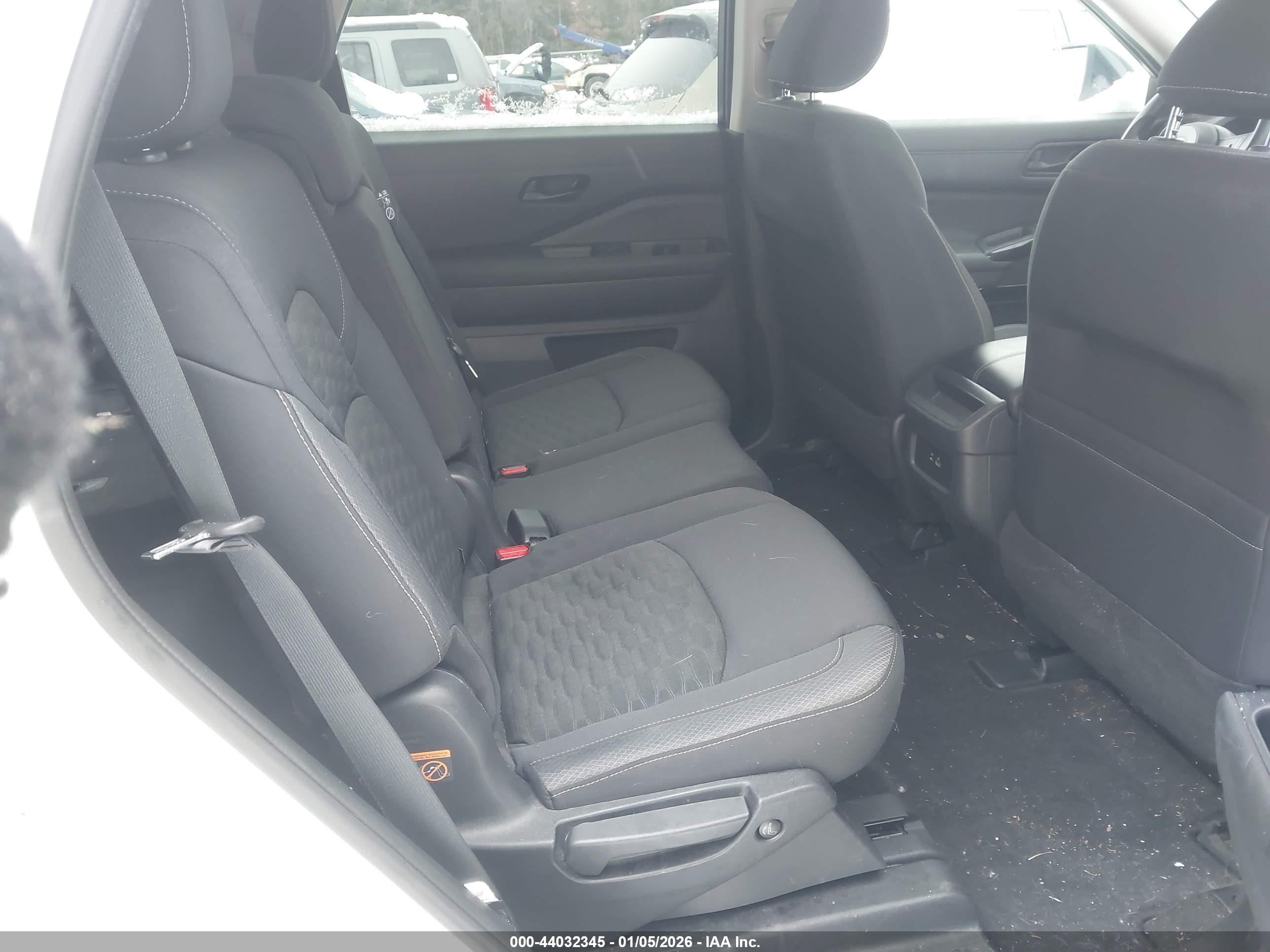 NISSAN PATHFINDER image 8