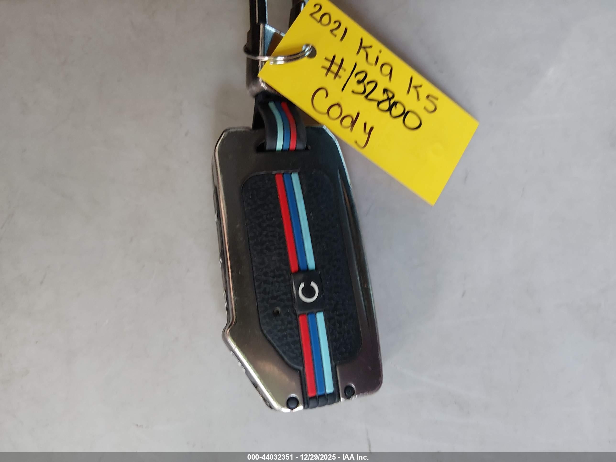 KIA K5 image 11