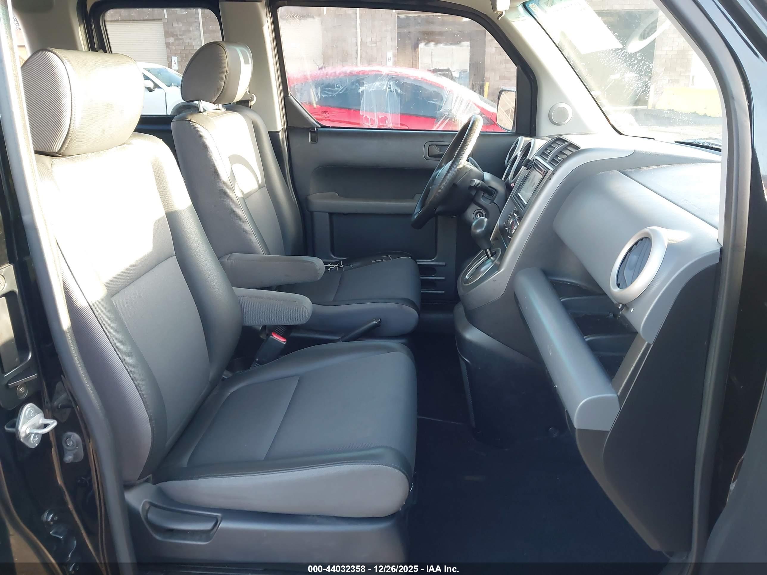 HONDA ELEMENT image 5