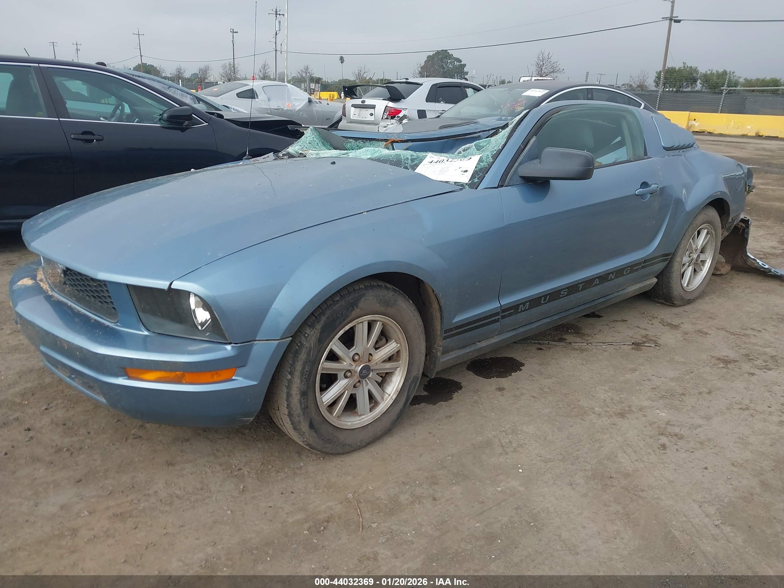 FORD MUSTANG image 2
