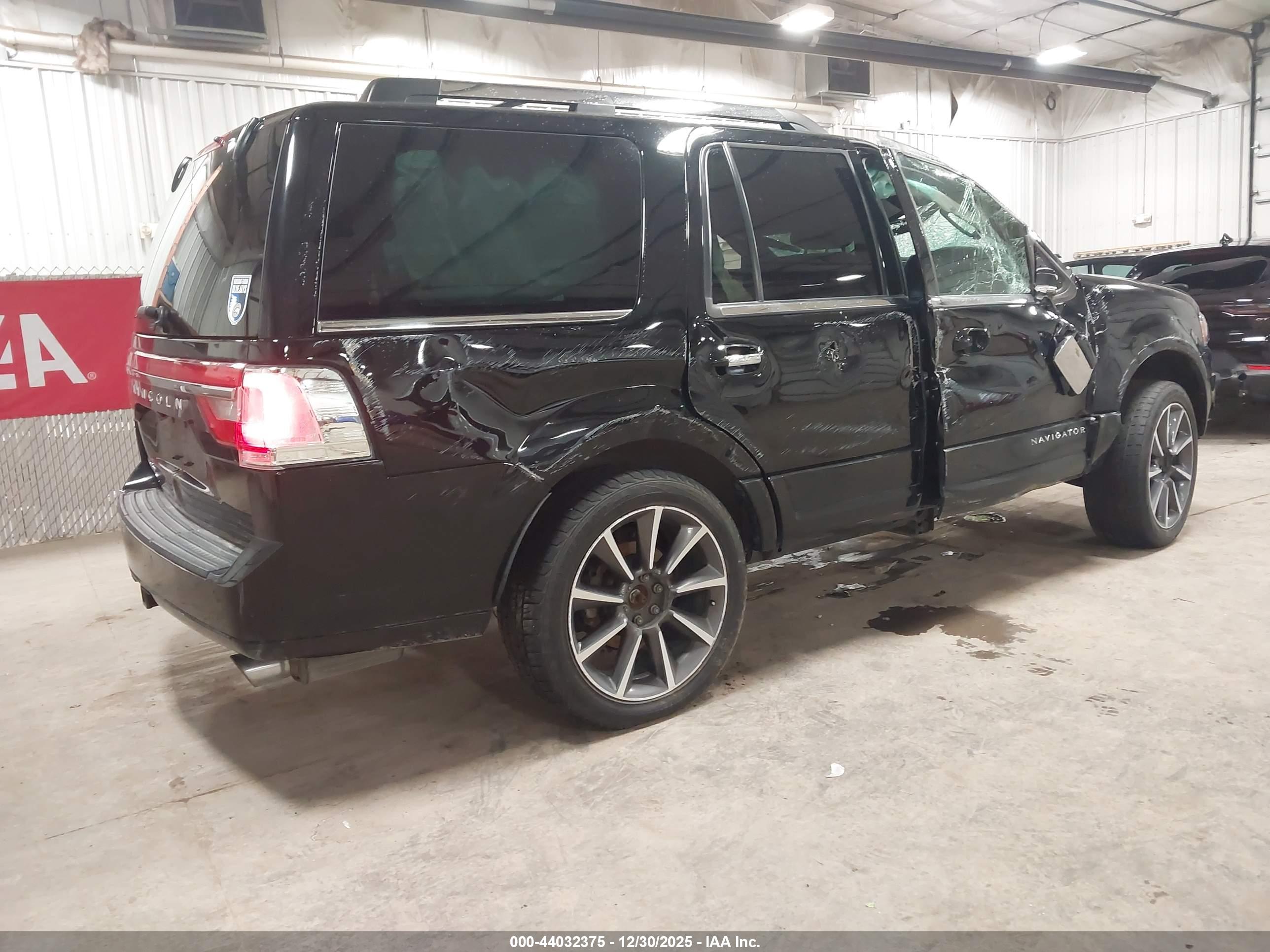 LINCOLN NAVIGATOR image 4