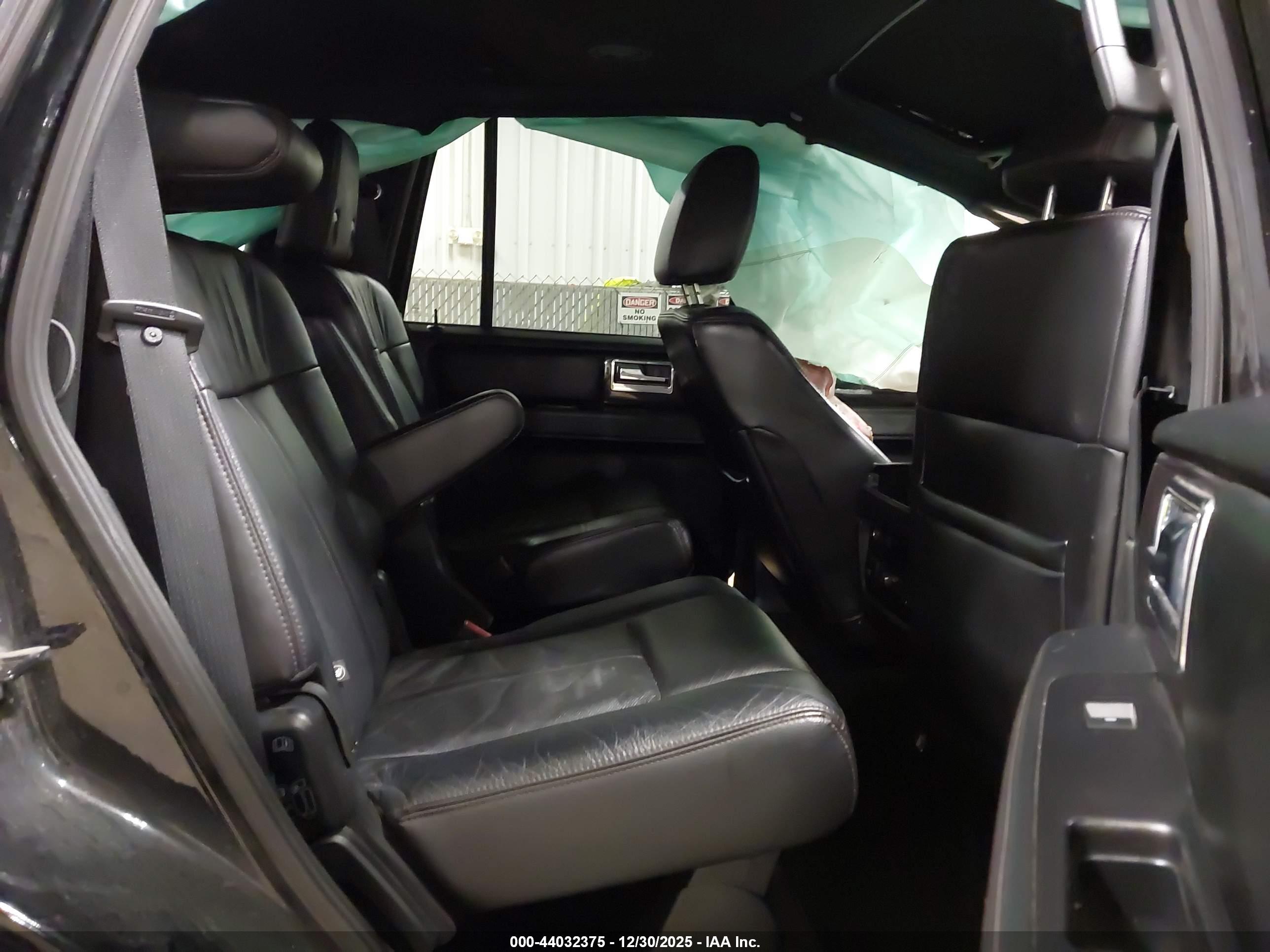 LINCOLN NAVIGATOR image 8