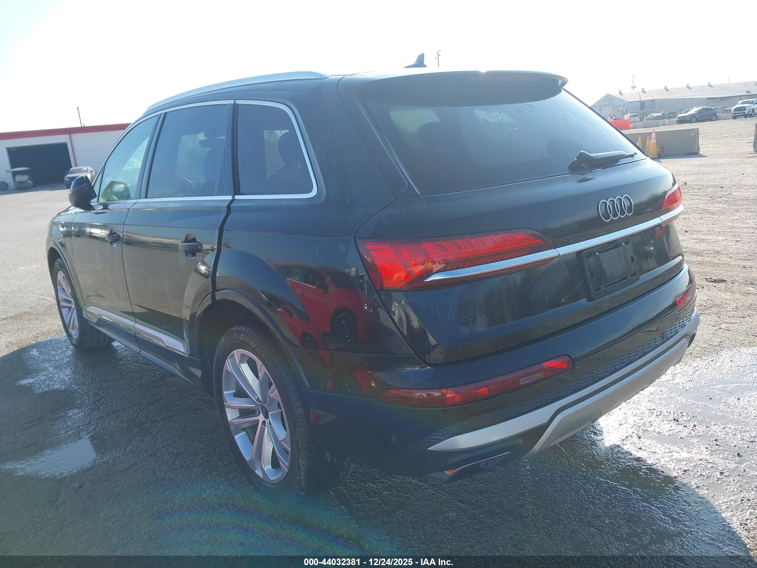 AUDI Q7 image 3