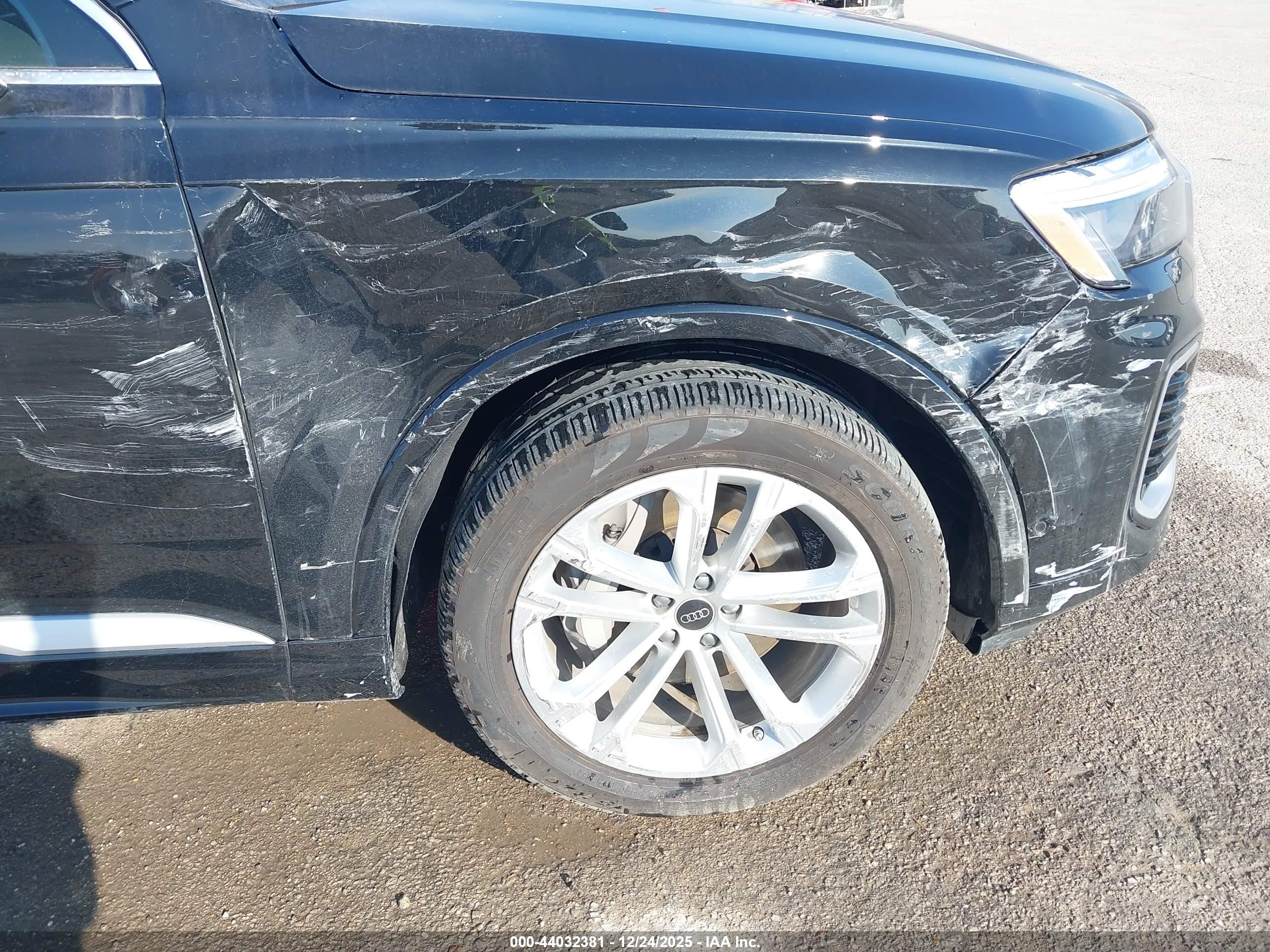 AUDI Q7 image 6