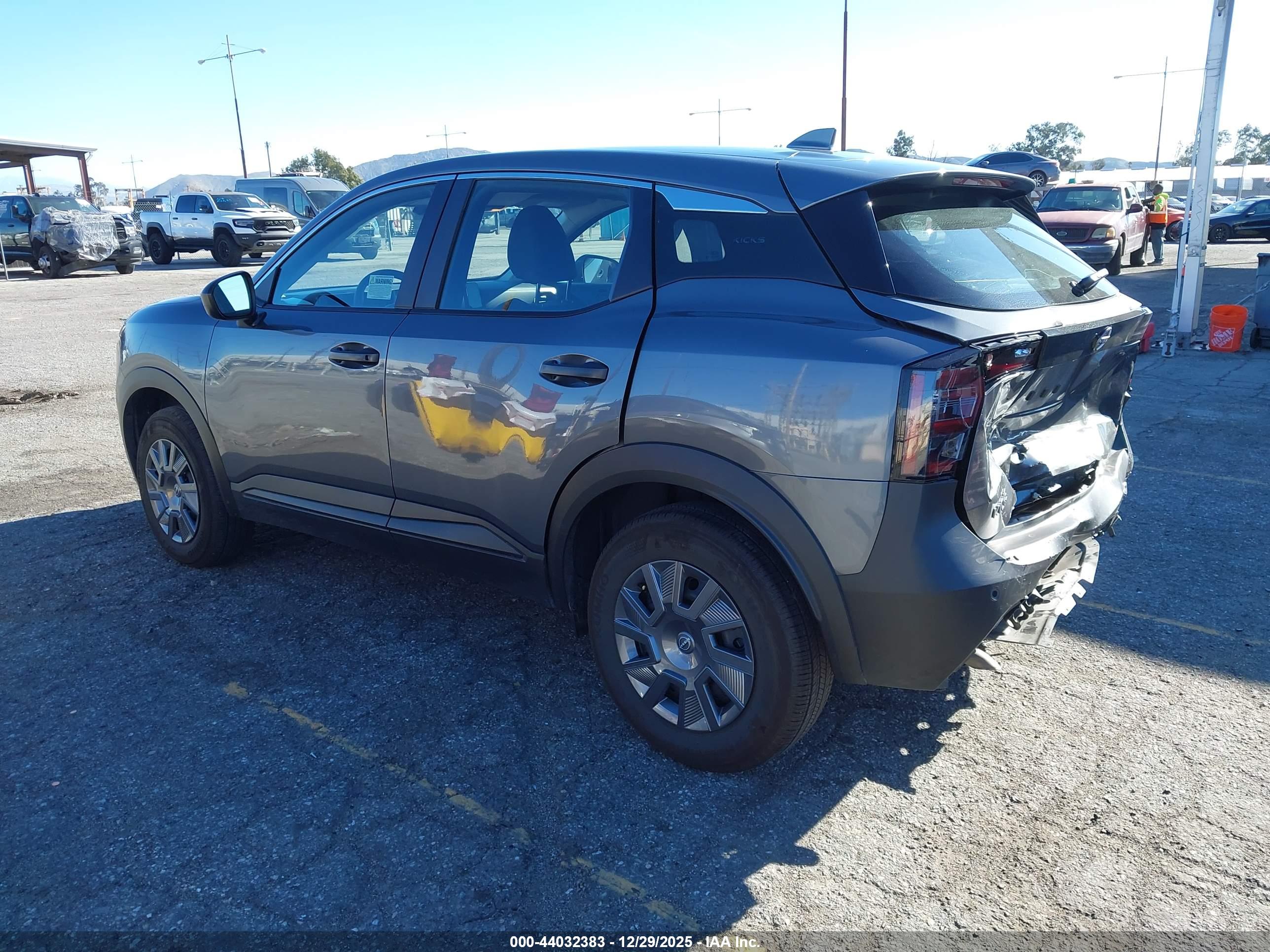 NISSAN KICKS image 3