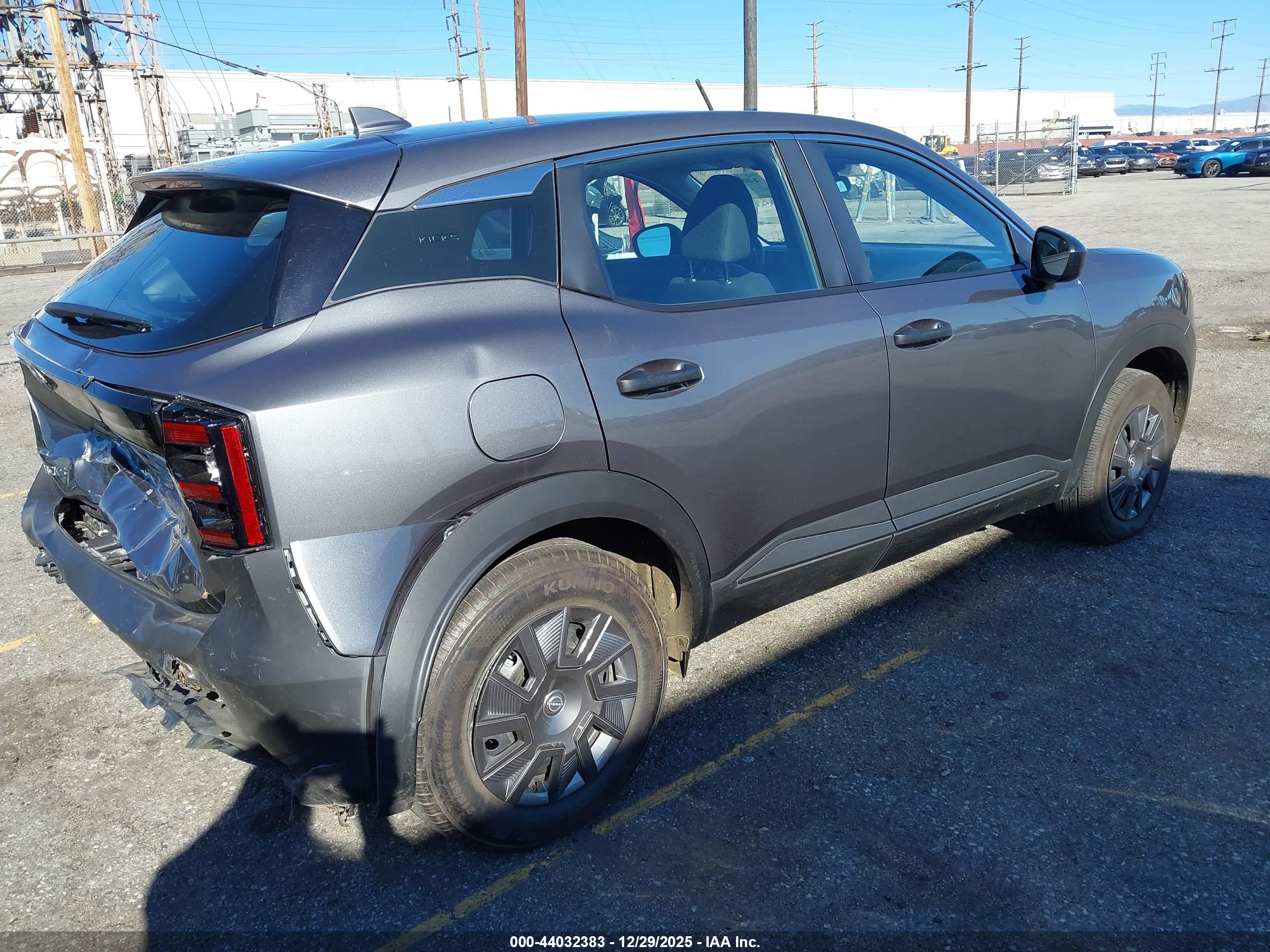NISSAN KICKS image 4