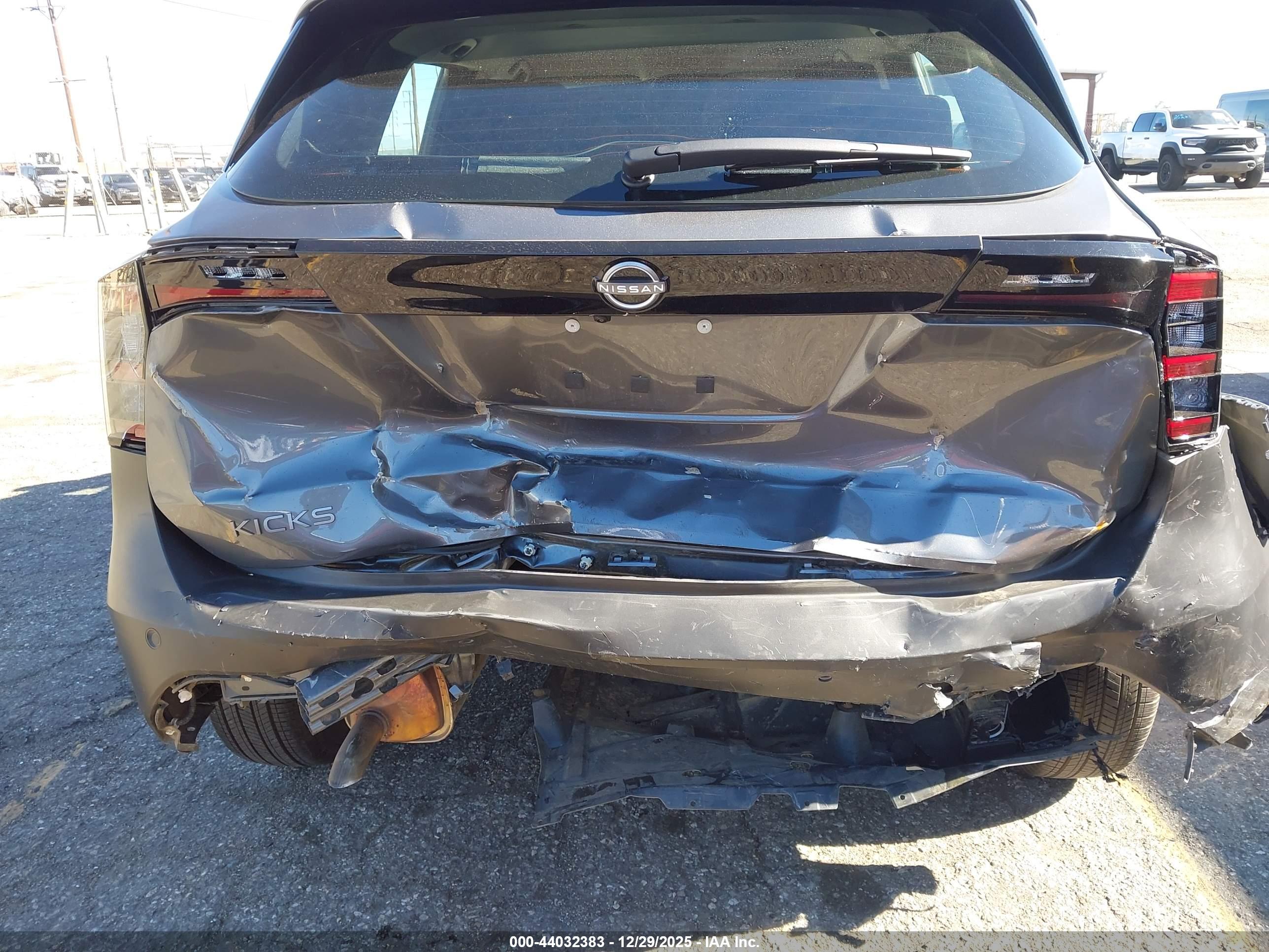 NISSAN KICKS image 6