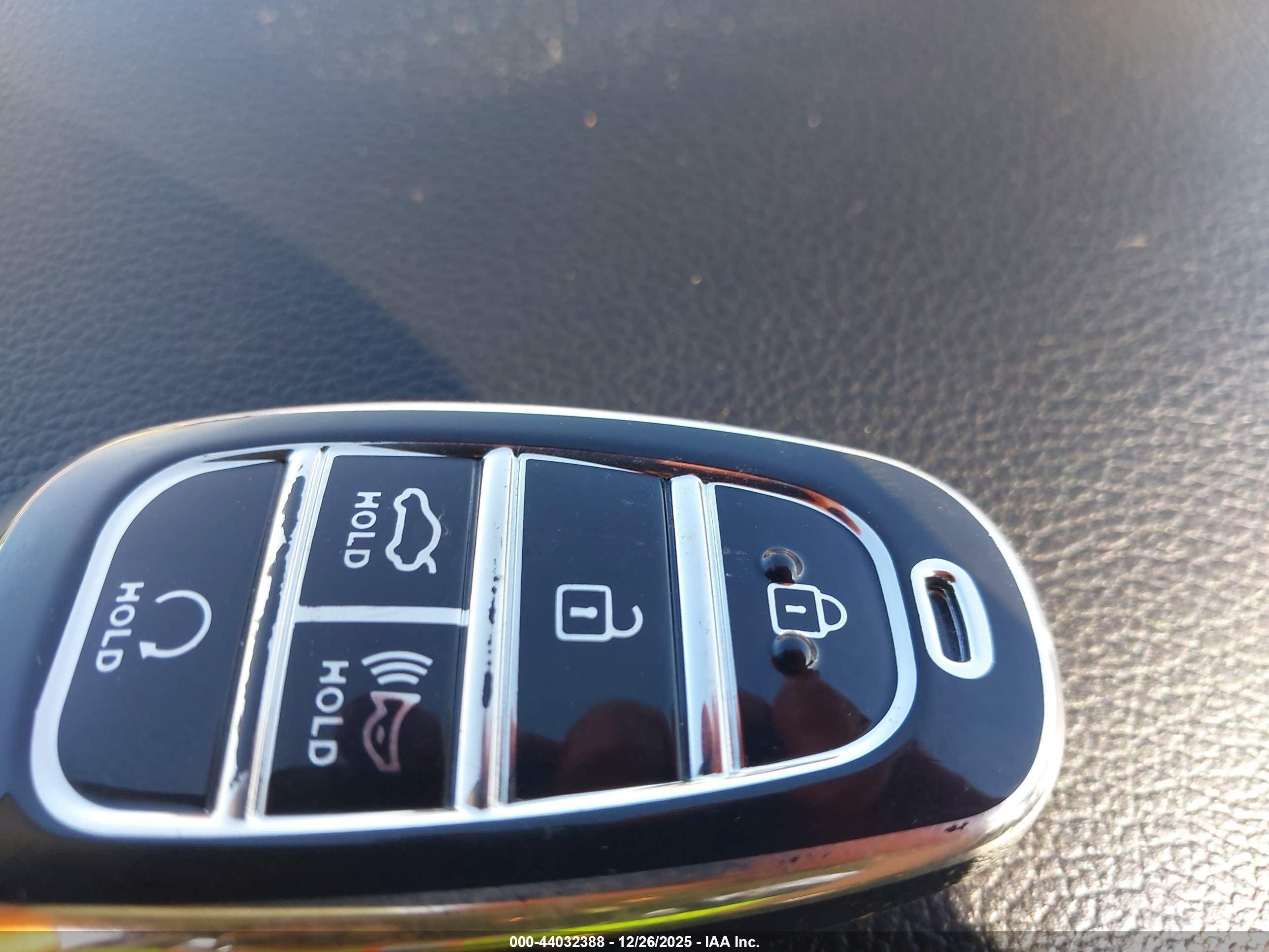 HYUNDAI SANTA image 11