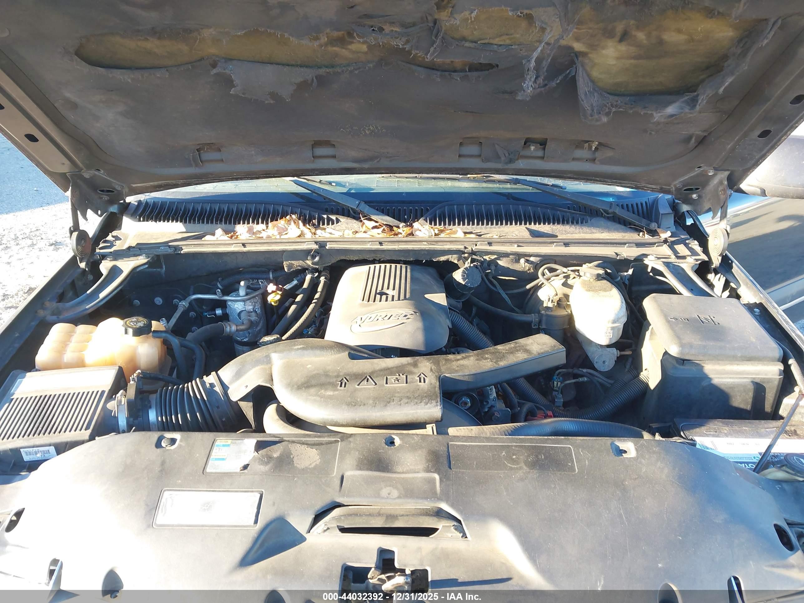CHEVROLET SUBURBAN image 10