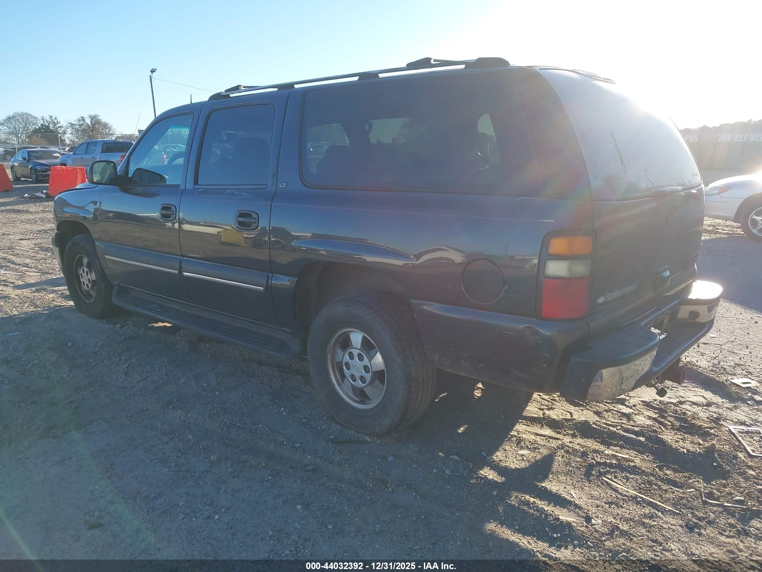 CHEVROLET SUBURBAN image 3