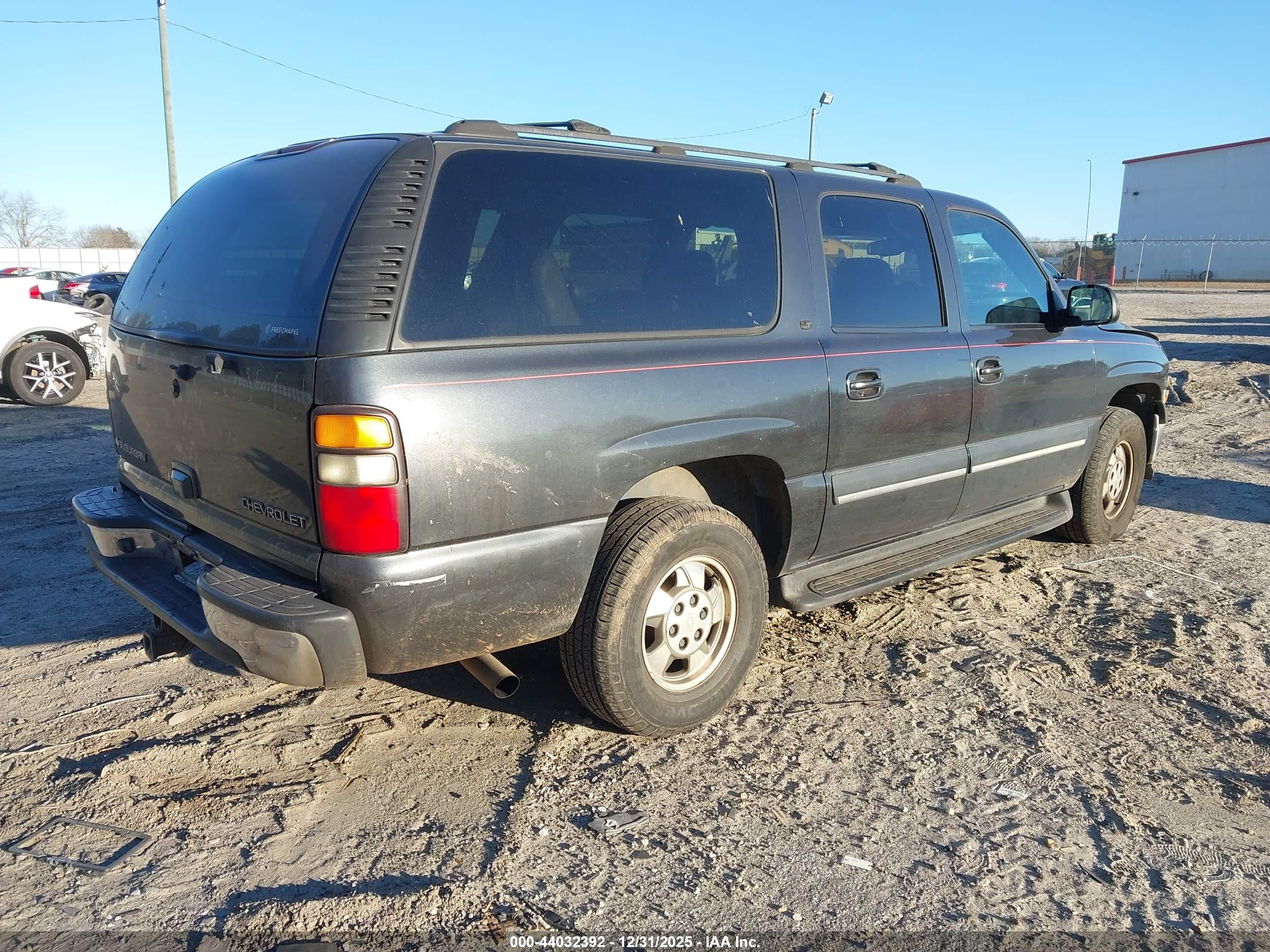 CHEVROLET SUBURBAN image 4