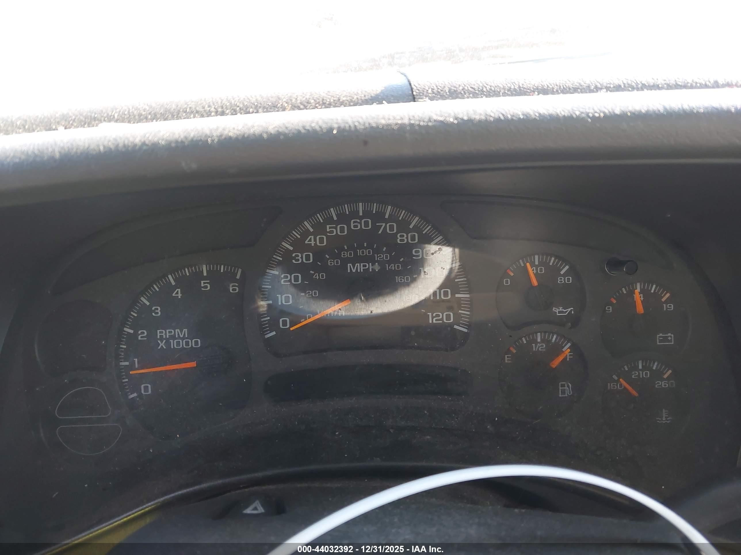 CHEVROLET SUBURBAN image 7