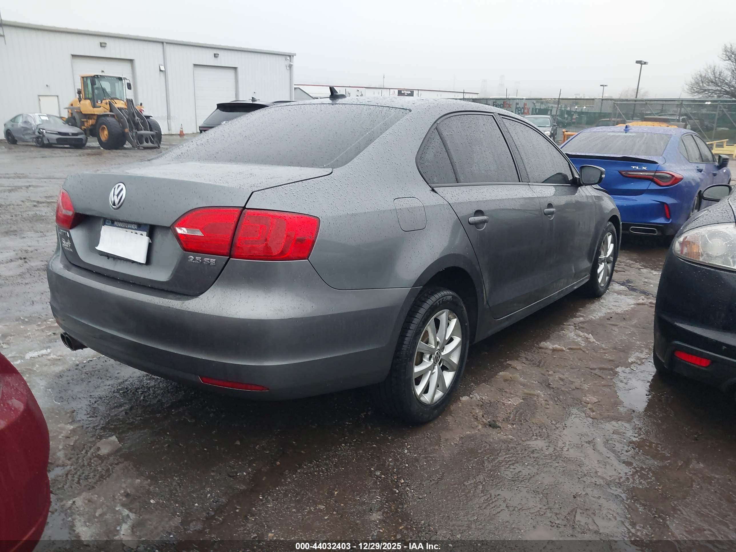 VOLKSWAGEN JETTA image 4
