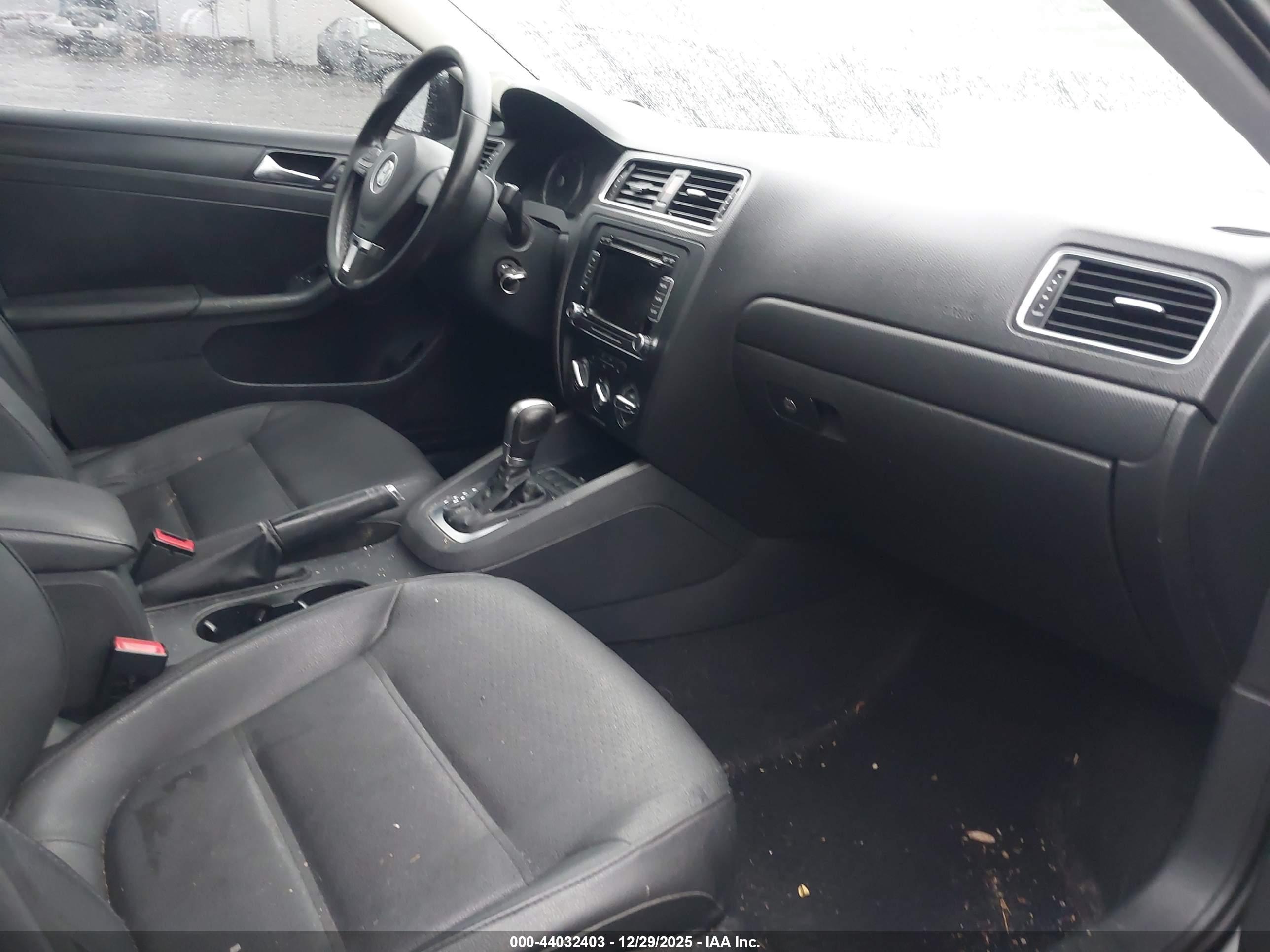 VOLKSWAGEN JETTA image 5
