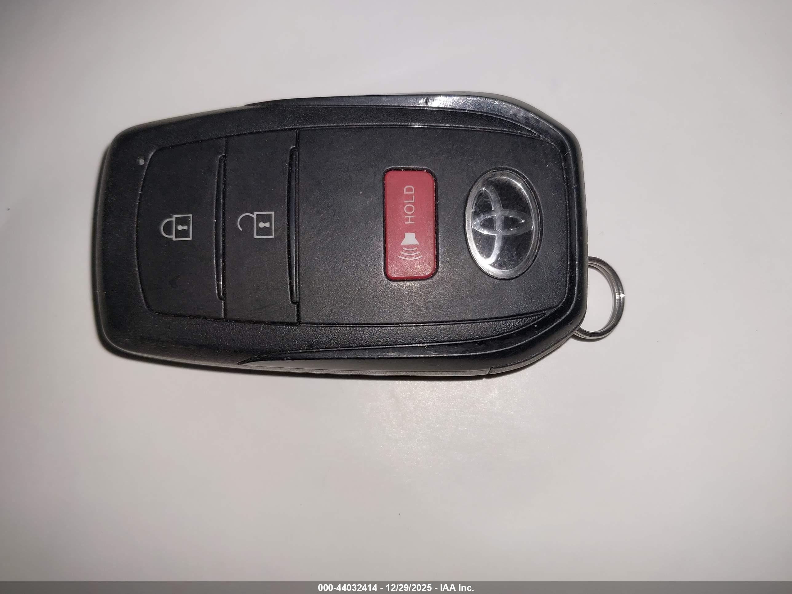 TOYOTA PRIUS image 11