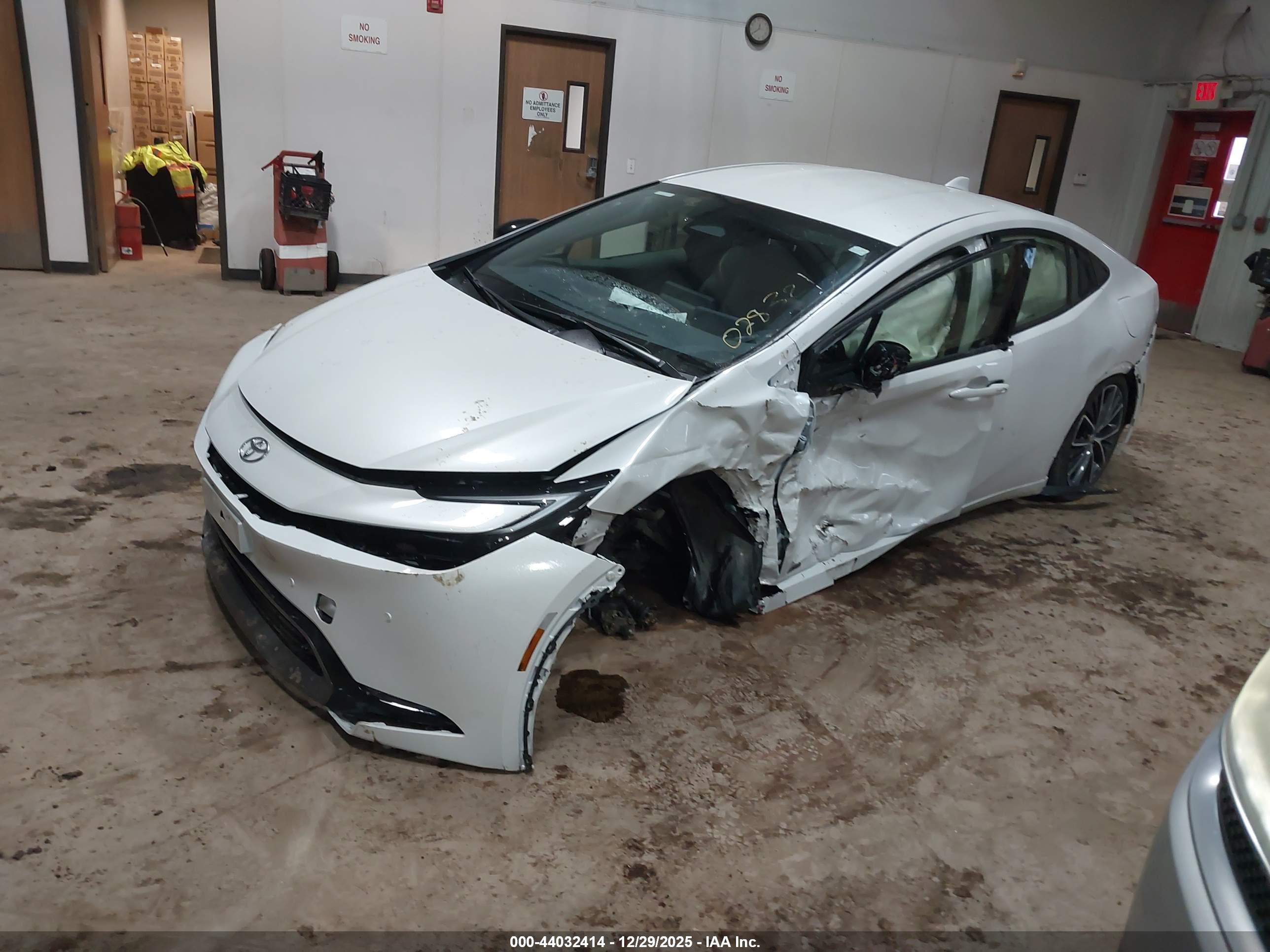 TOYOTA PRIUS image 2