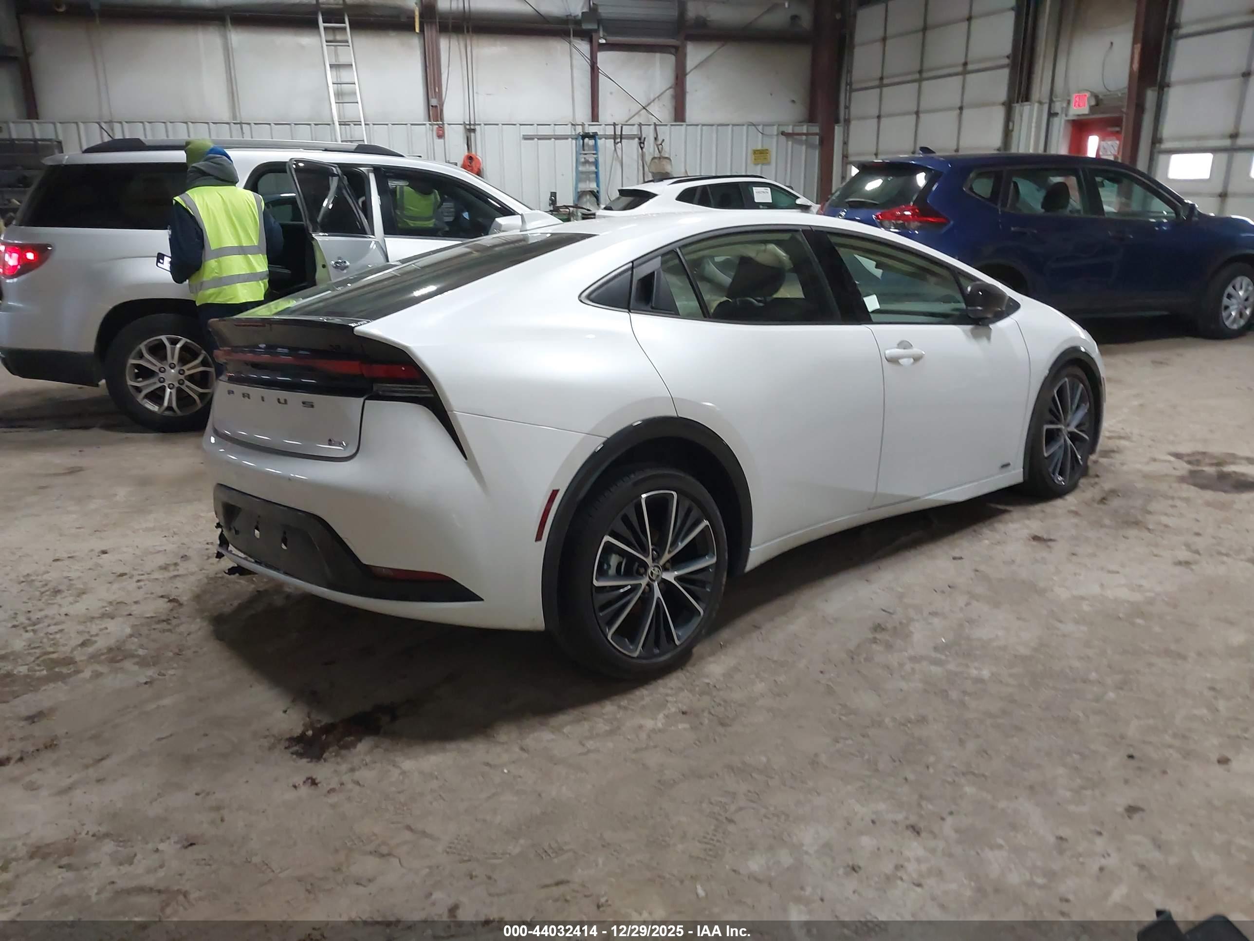 TOYOTA PRIUS image 4
