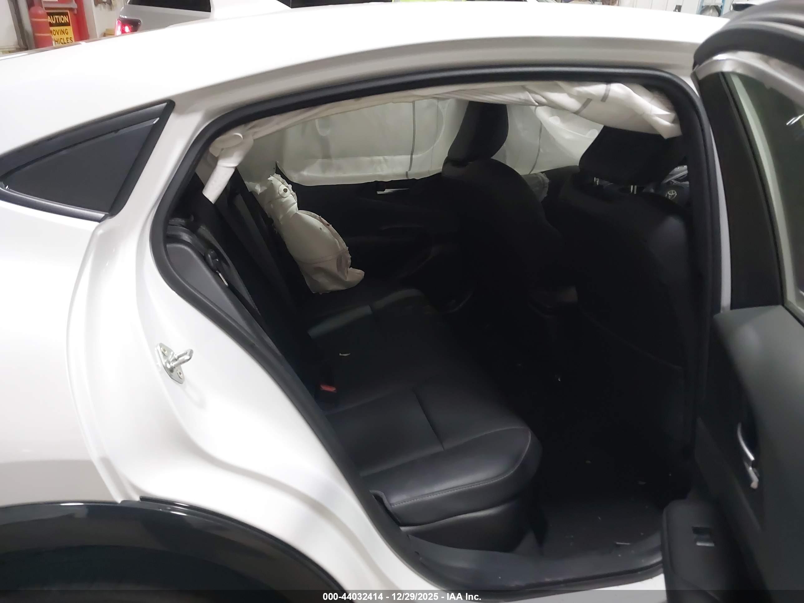 TOYOTA PRIUS image 8