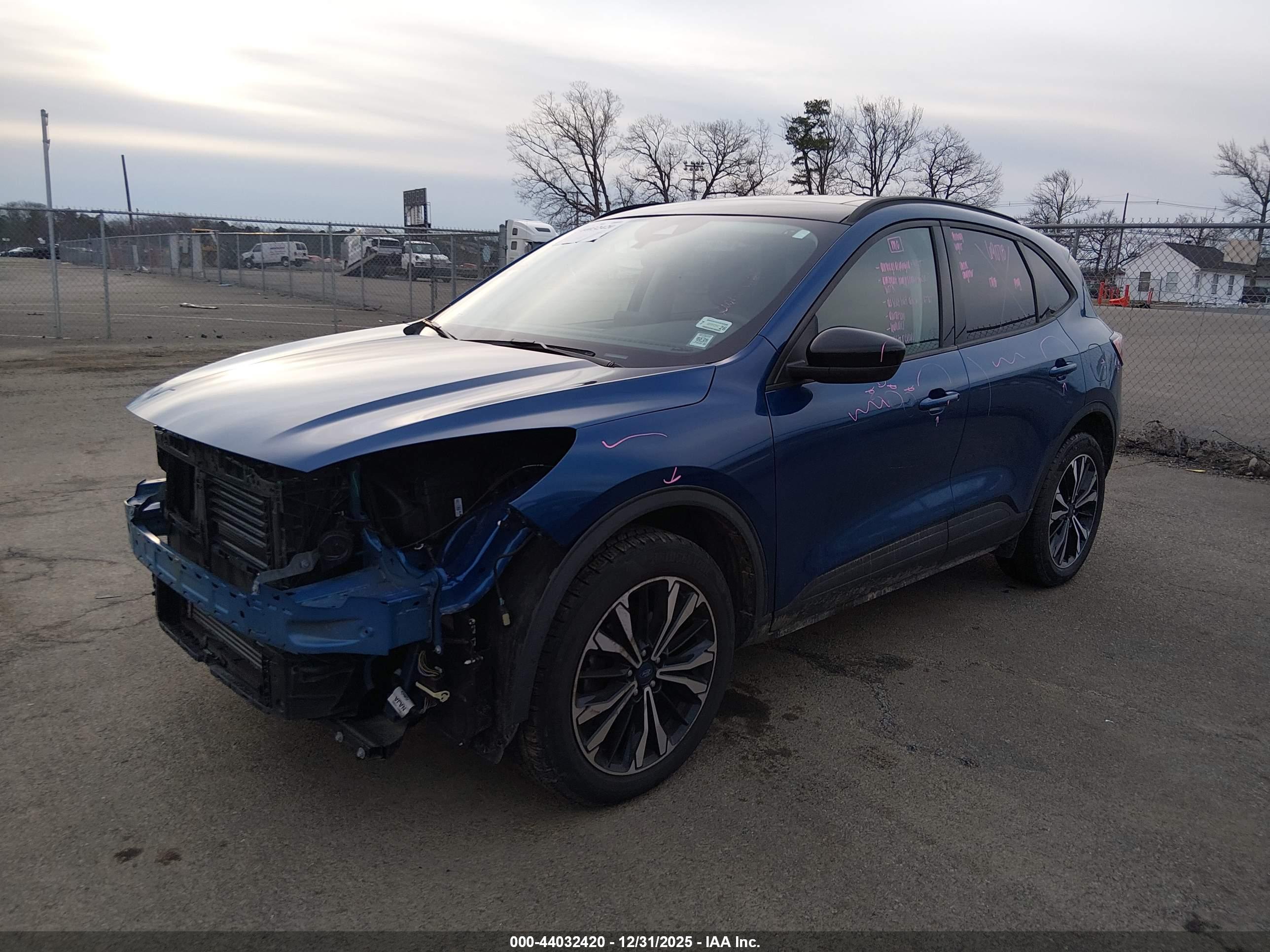 FORD ESCAPE image 2