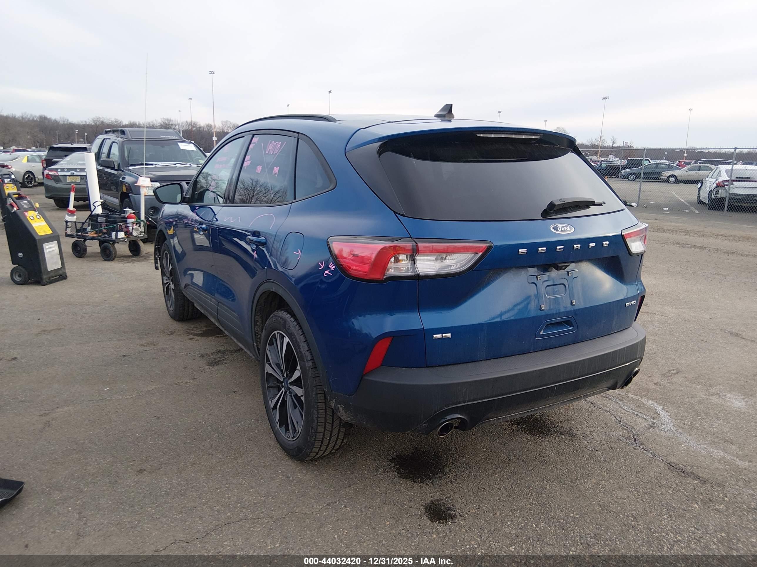 FORD ESCAPE image 3