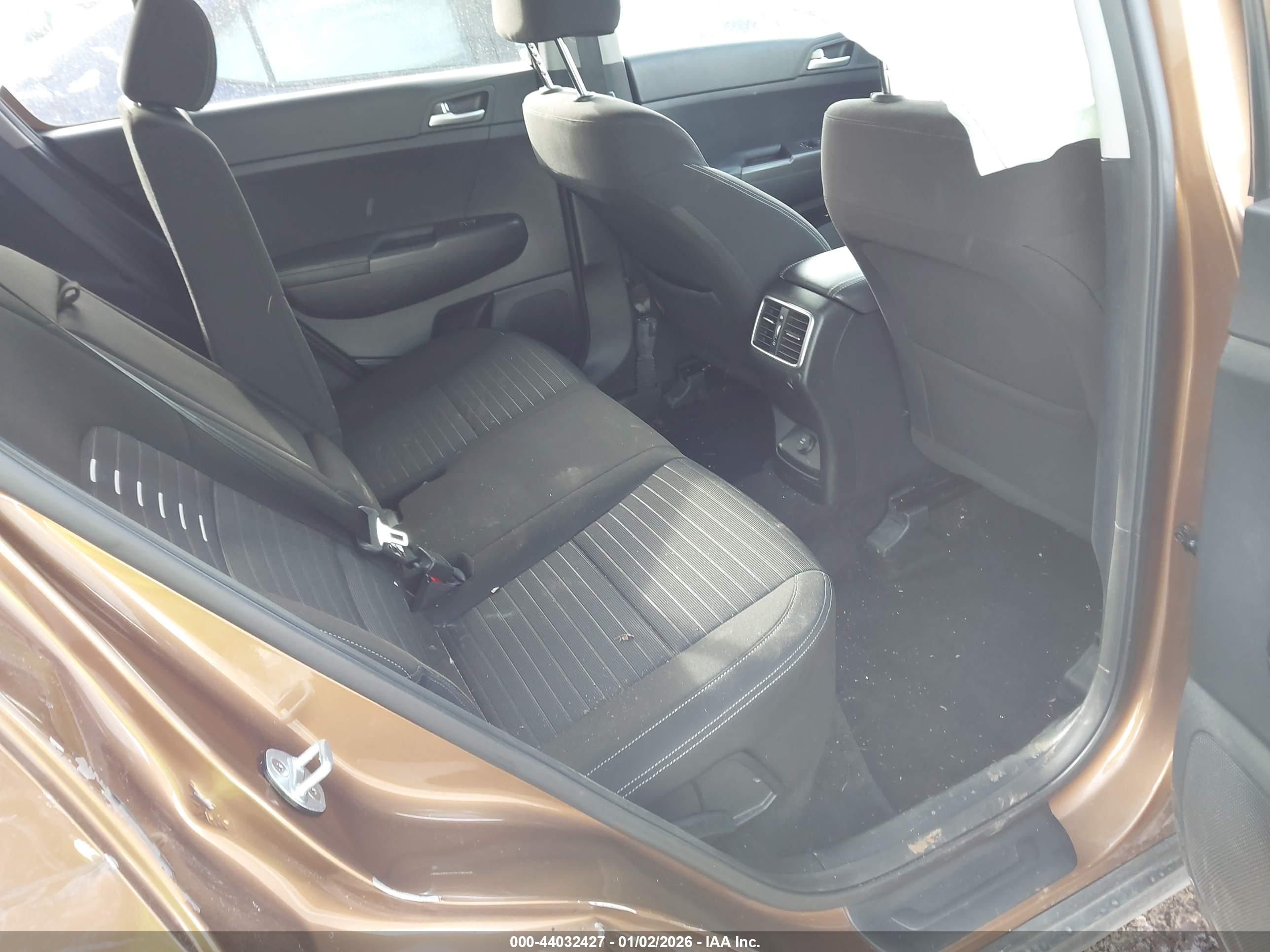KIA SPORTAGE image 8