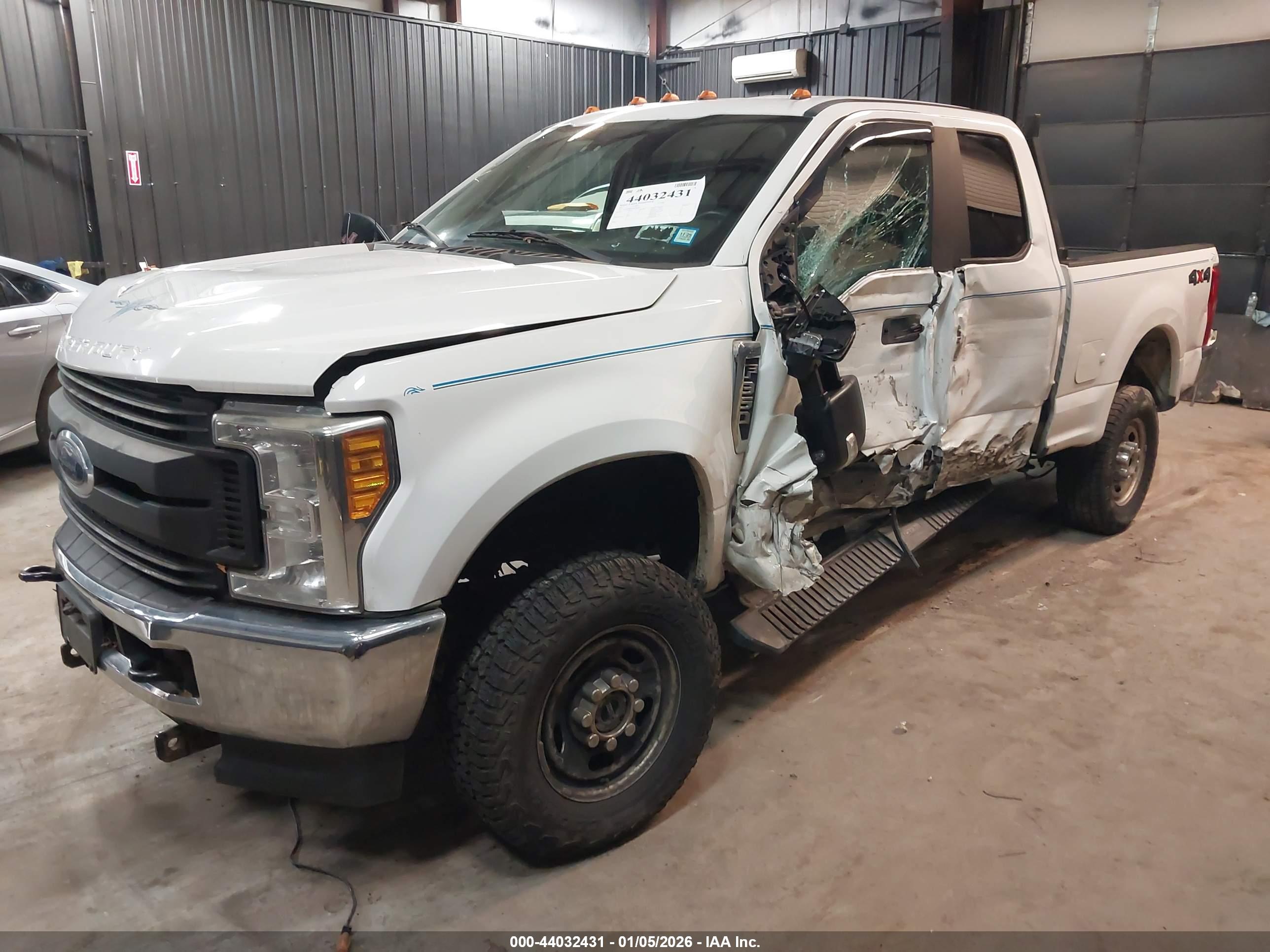 FORD F-350 image 2
