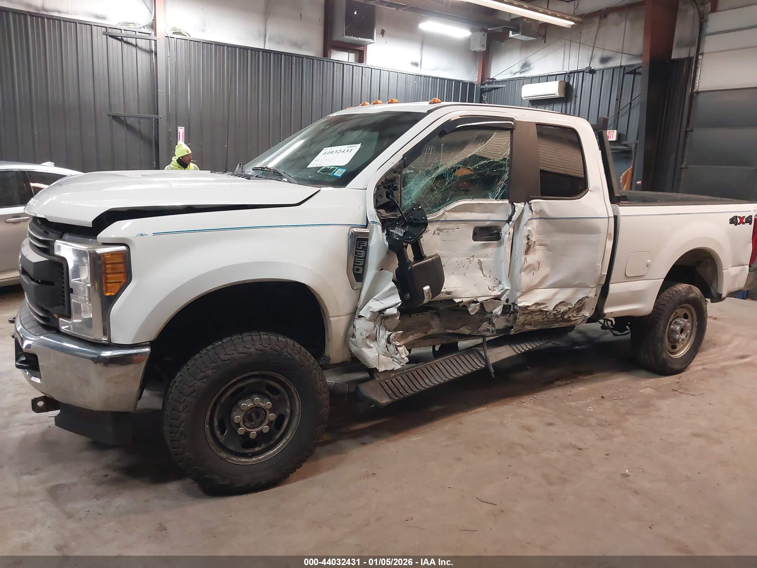 FORD F-350 image 6