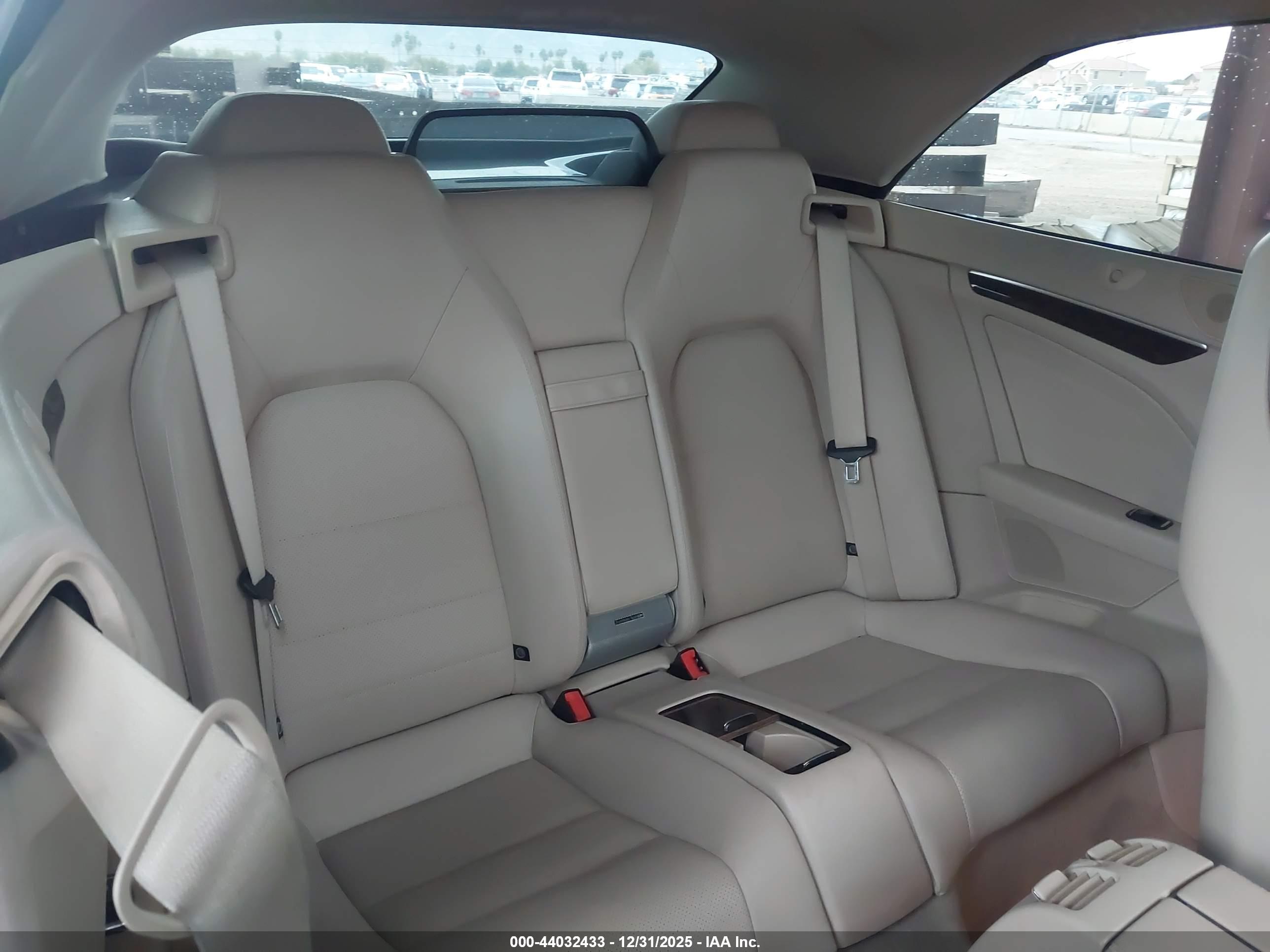 MERCEDES-BENZ E image 8