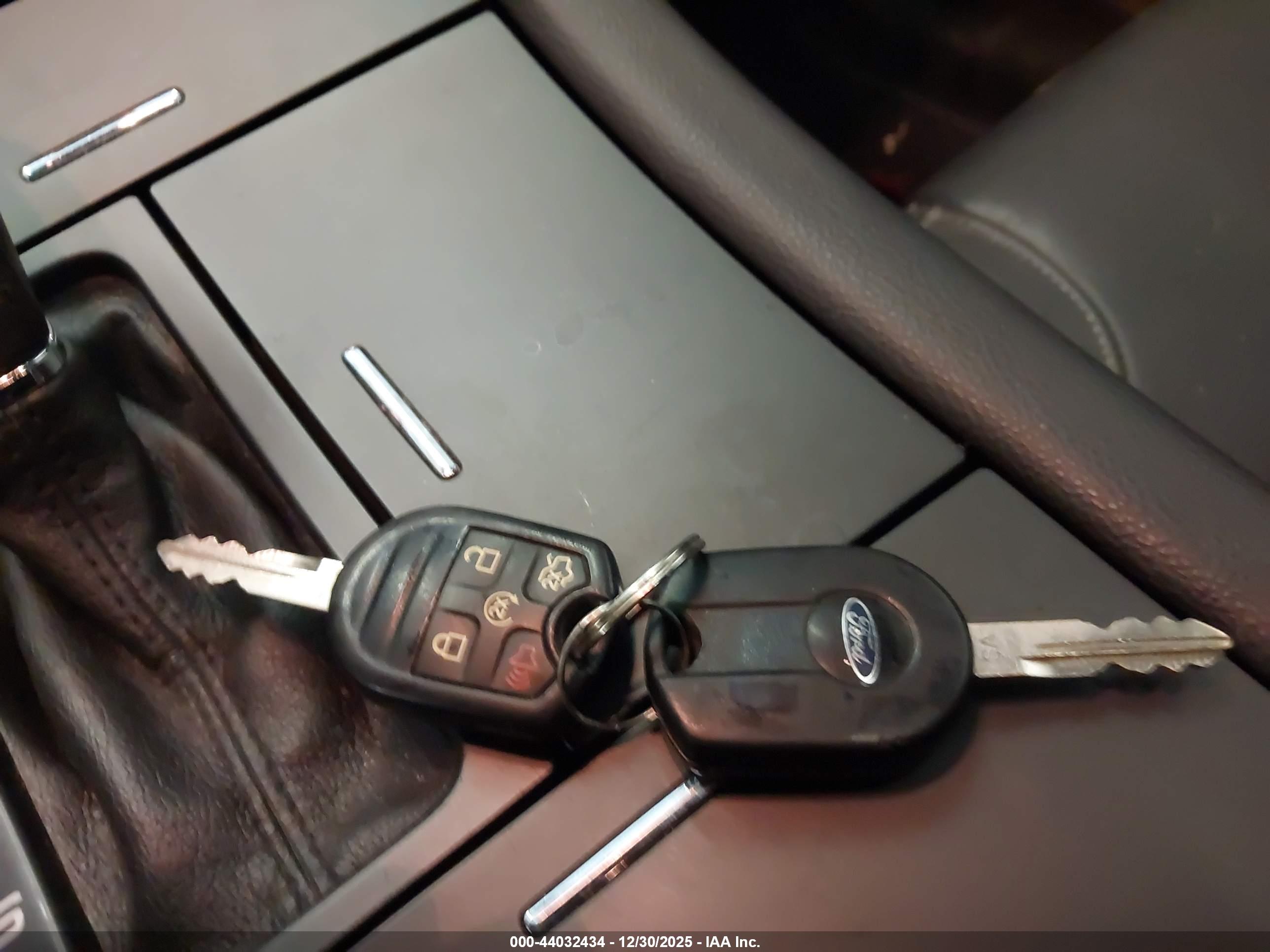 FORD TAURUS image 11