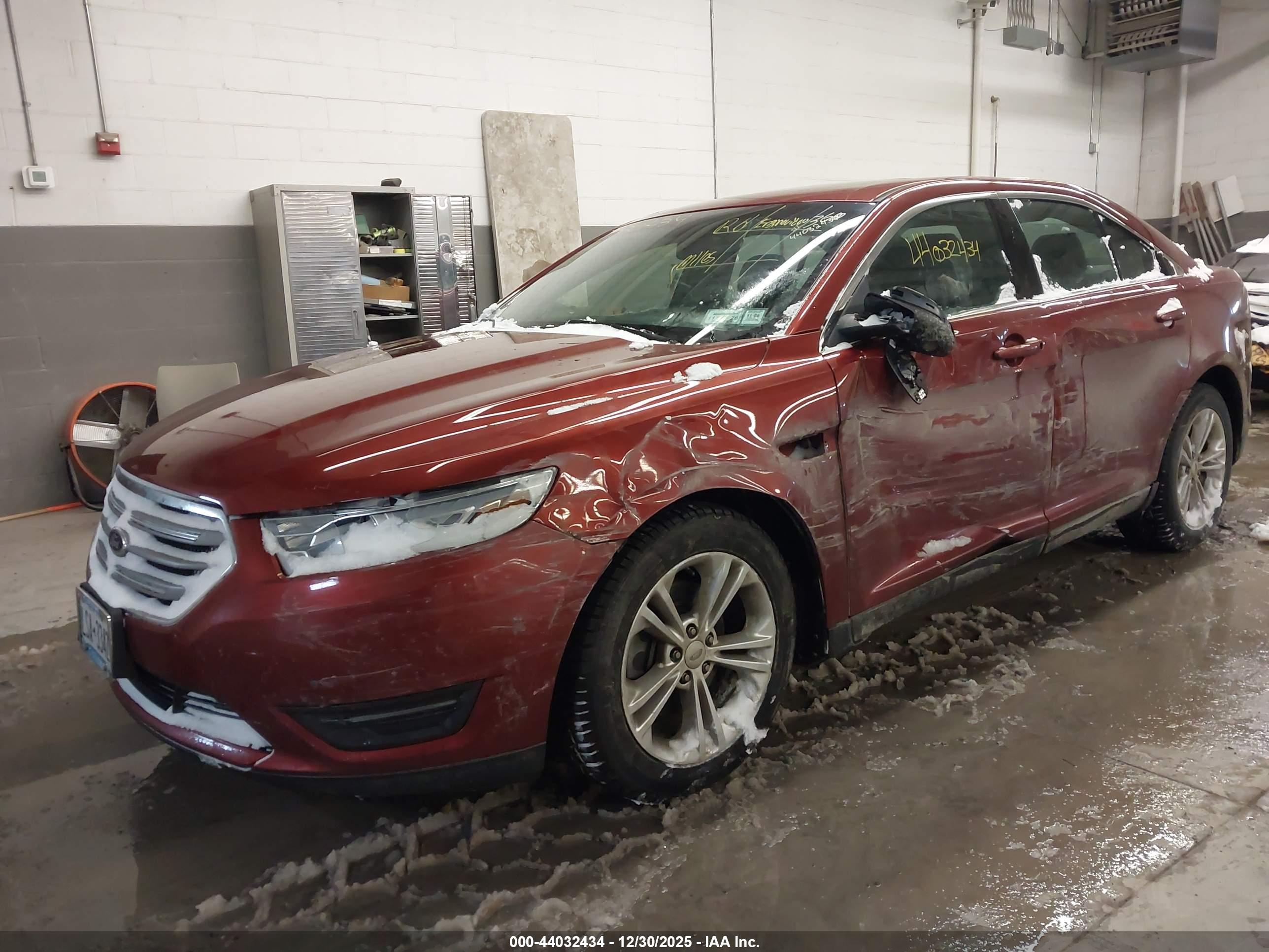 FORD TAURUS image 2