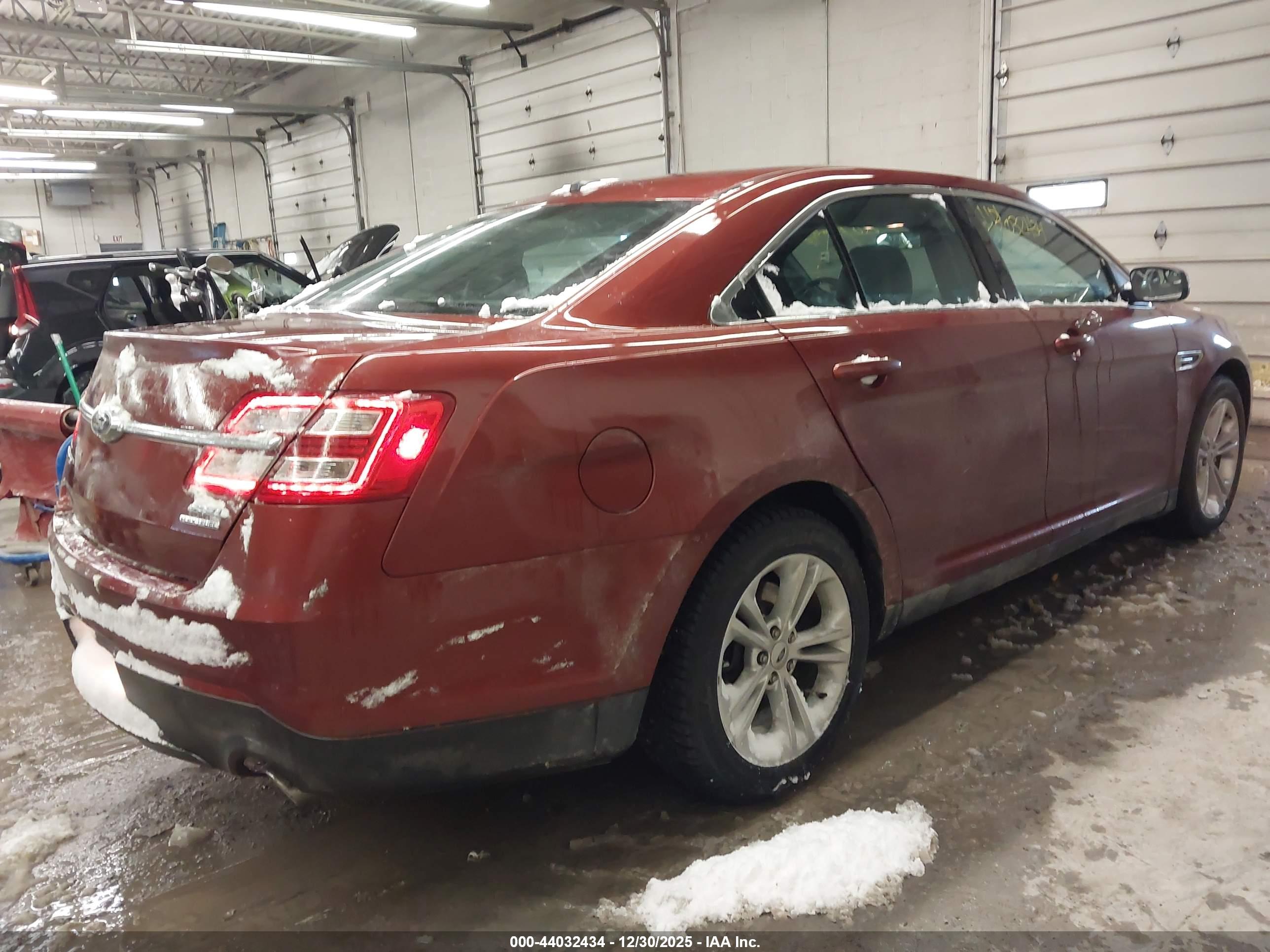 FORD TAURUS image 4