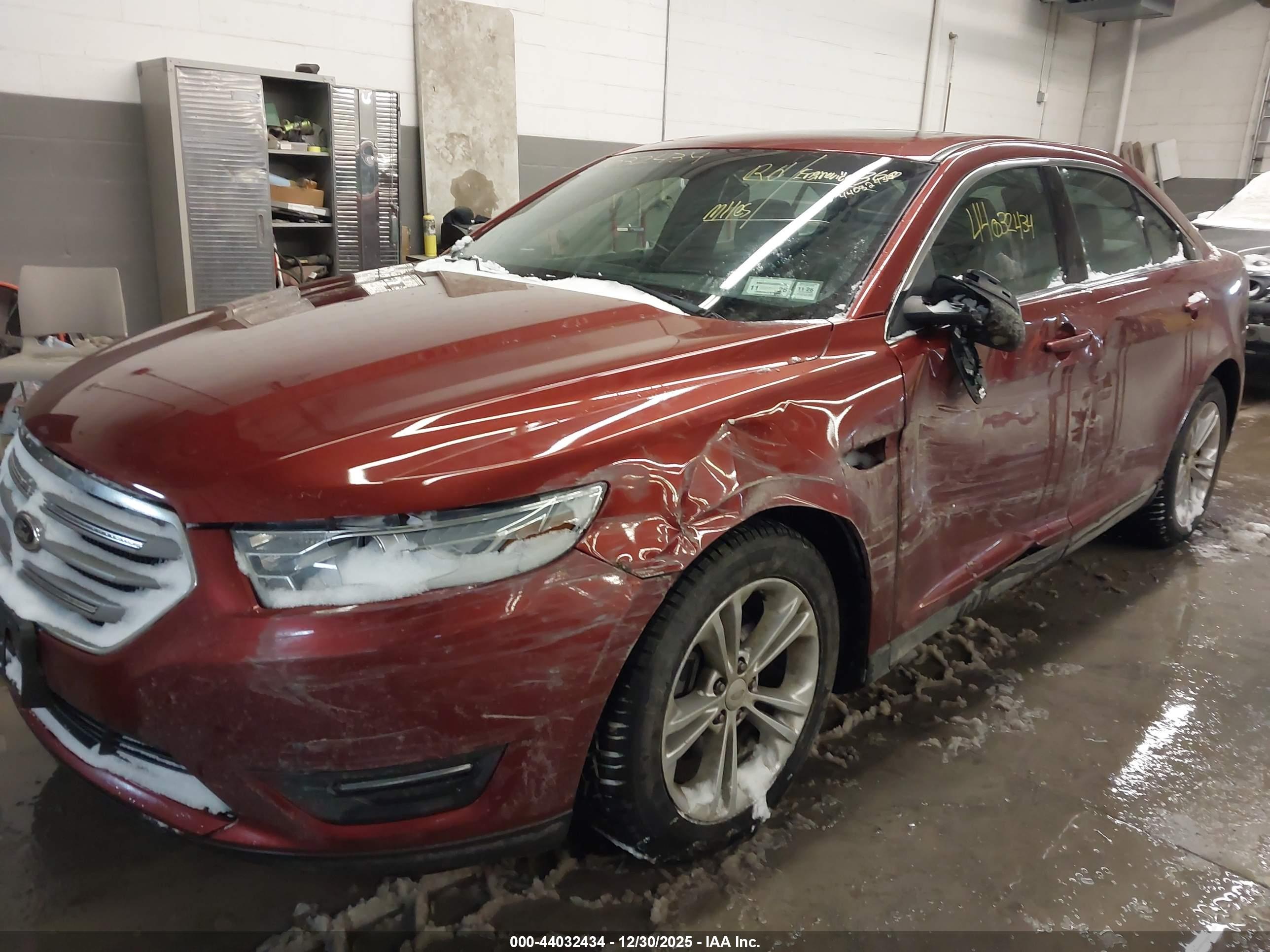 FORD TAURUS image 6