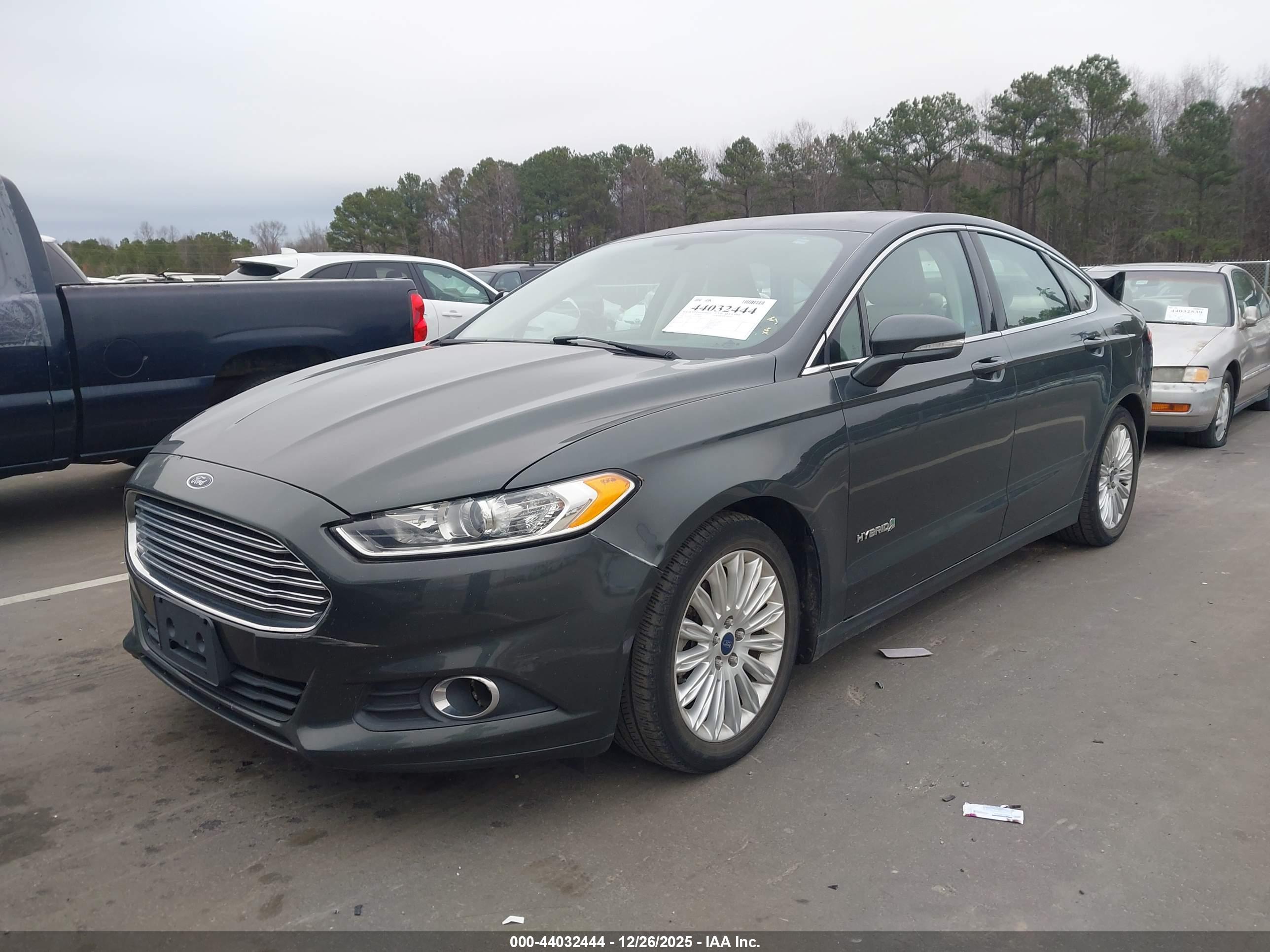 FORD FUSION image 2