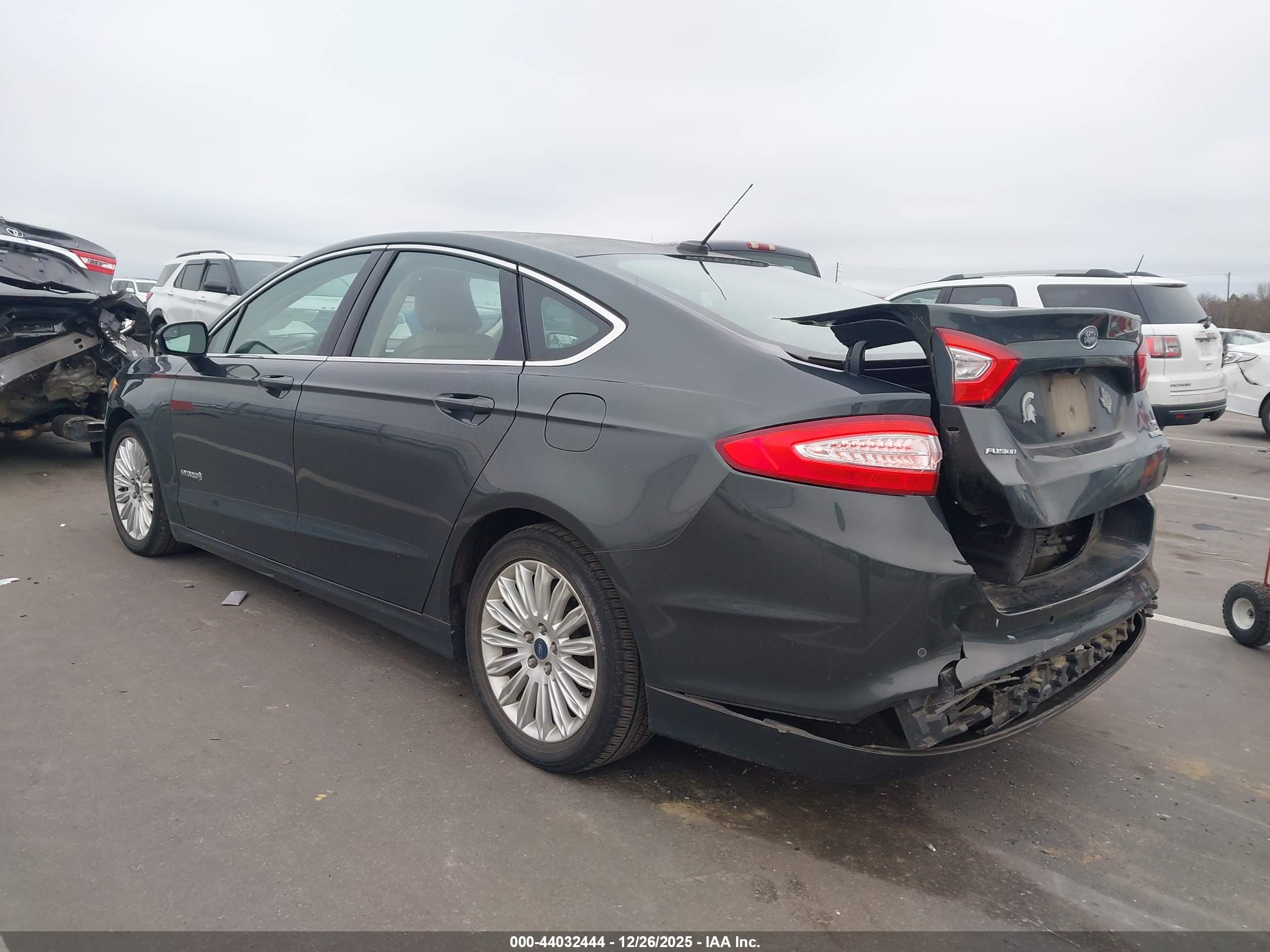 FORD FUSION image 3