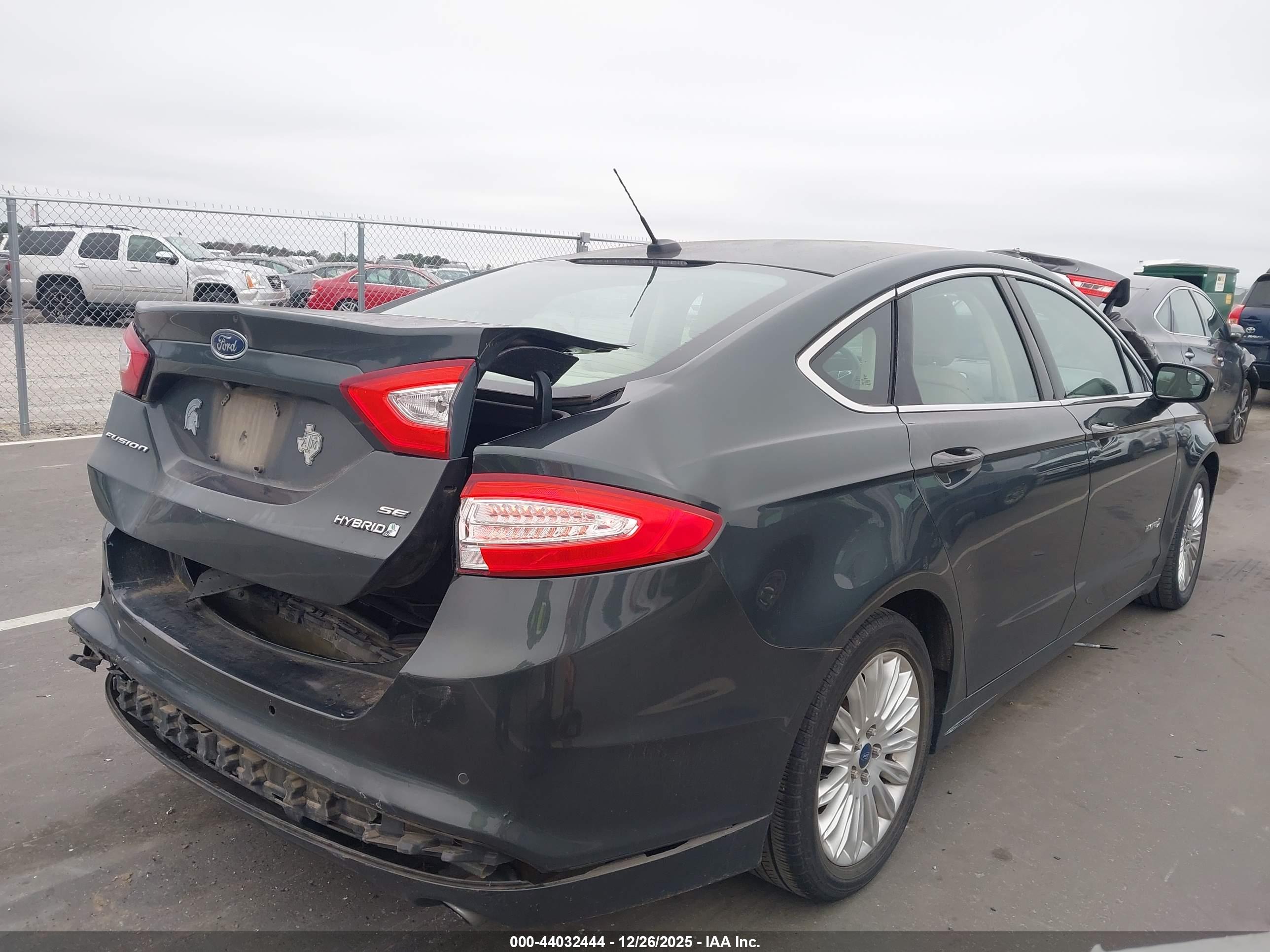 FORD FUSION image 4