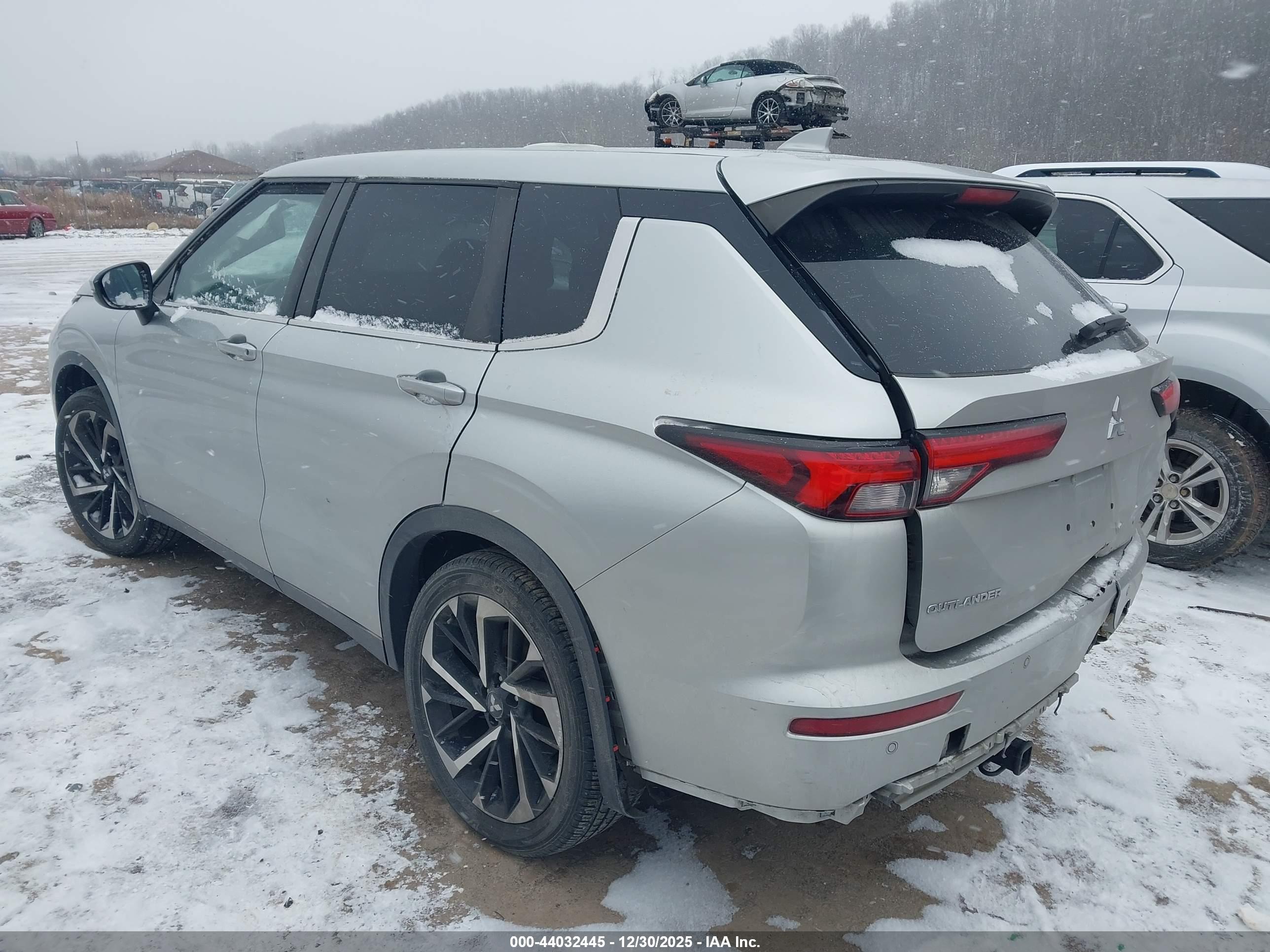 MITSUBISHI OUTLANDER image 3