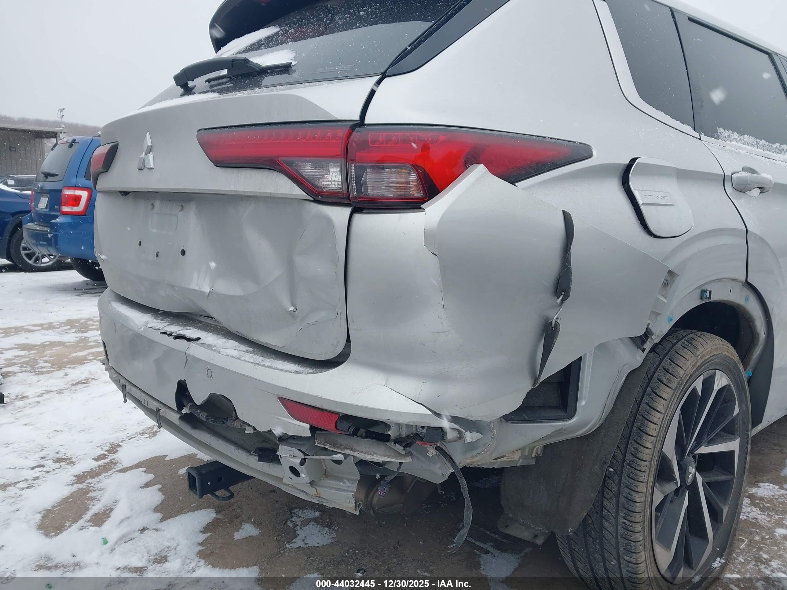 MITSUBISHI OUTLANDER image 6