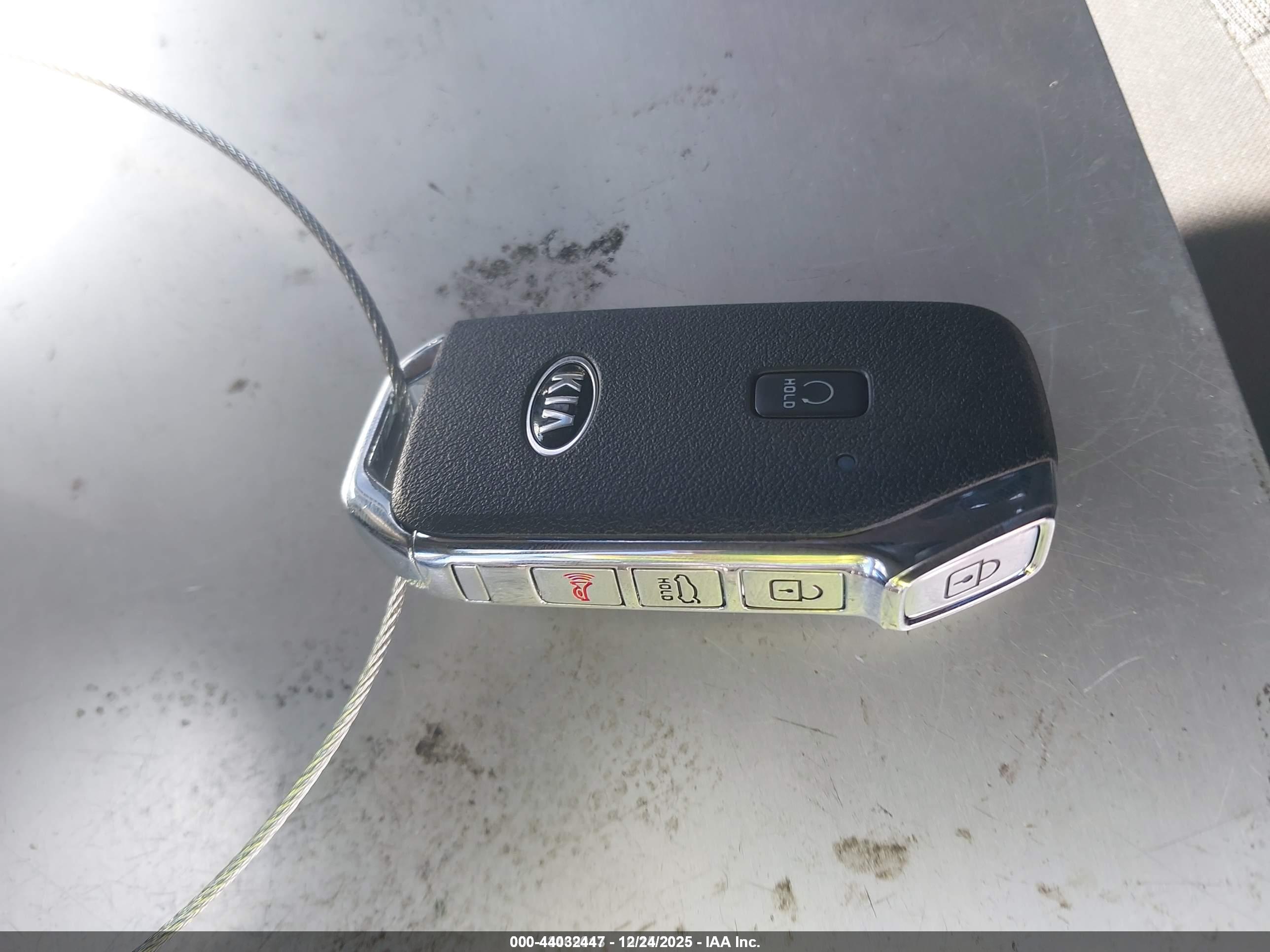 KIA K5 image 11