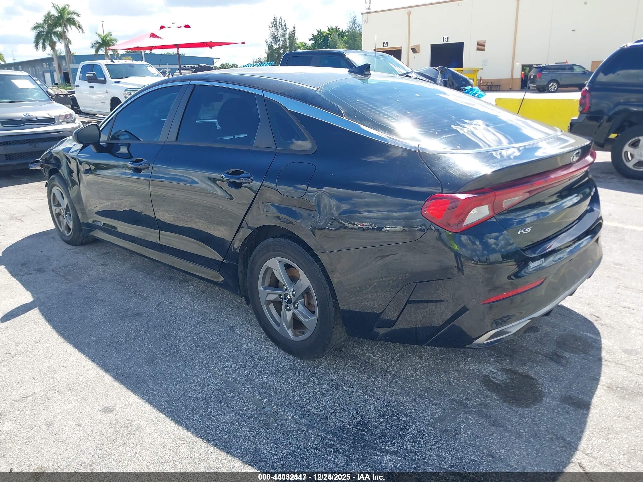 KIA K5 image 3