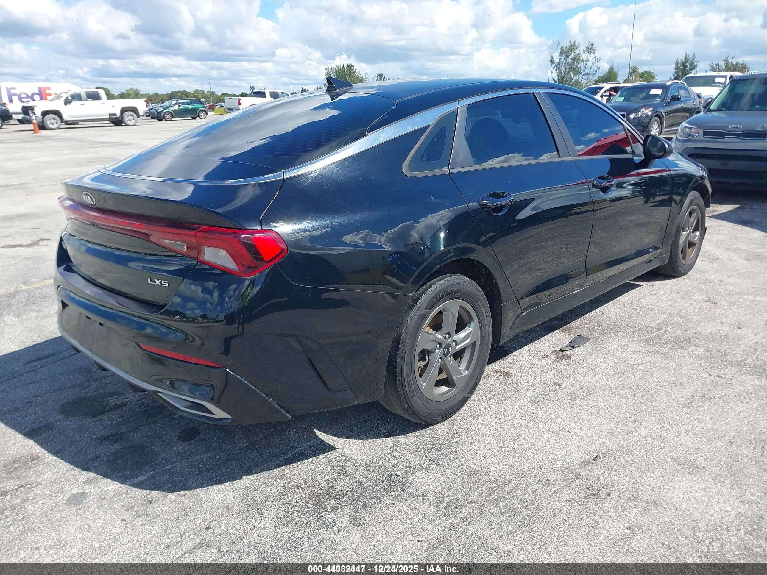 KIA K5 image 4