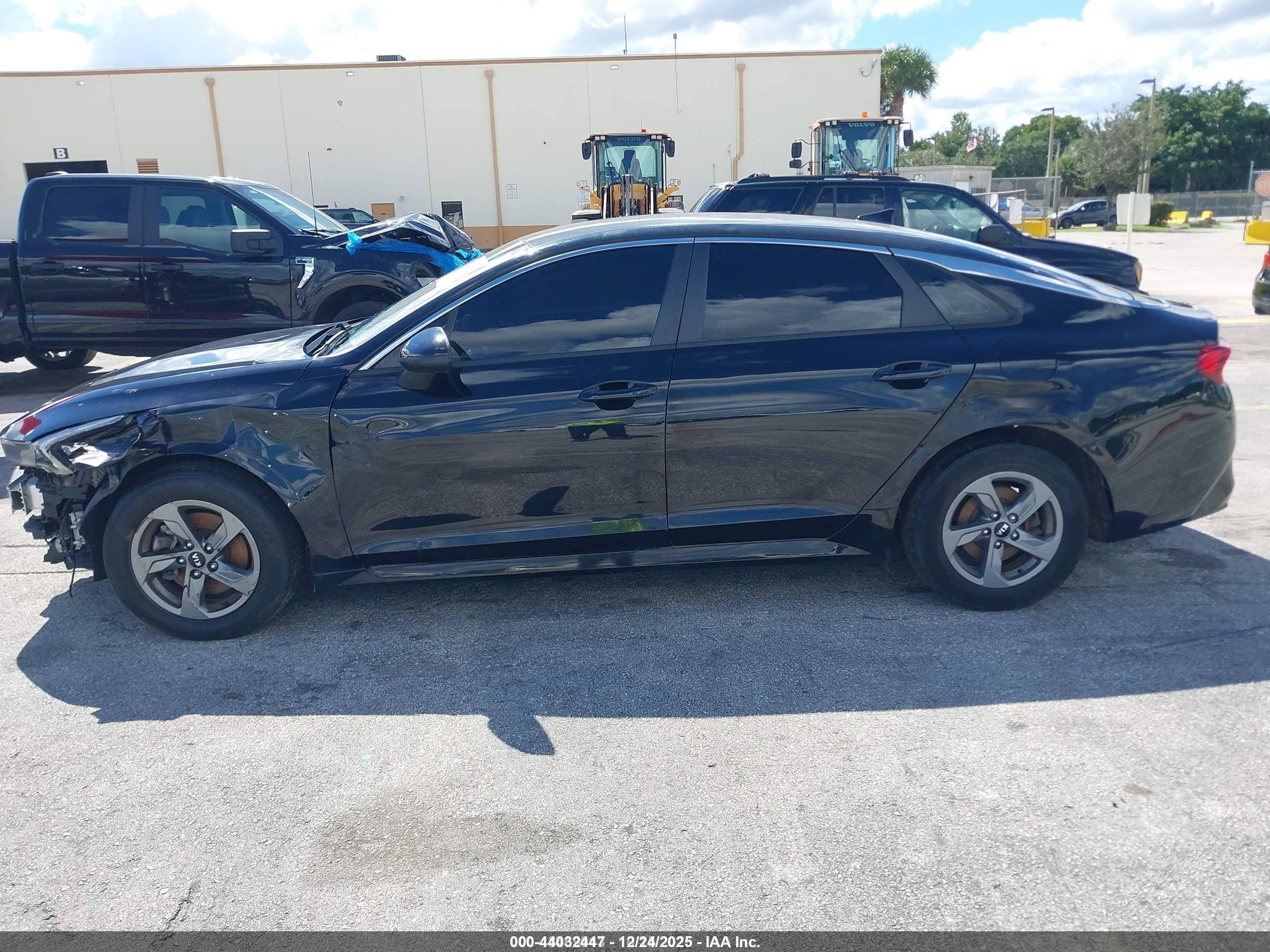 KIA K5 image 6