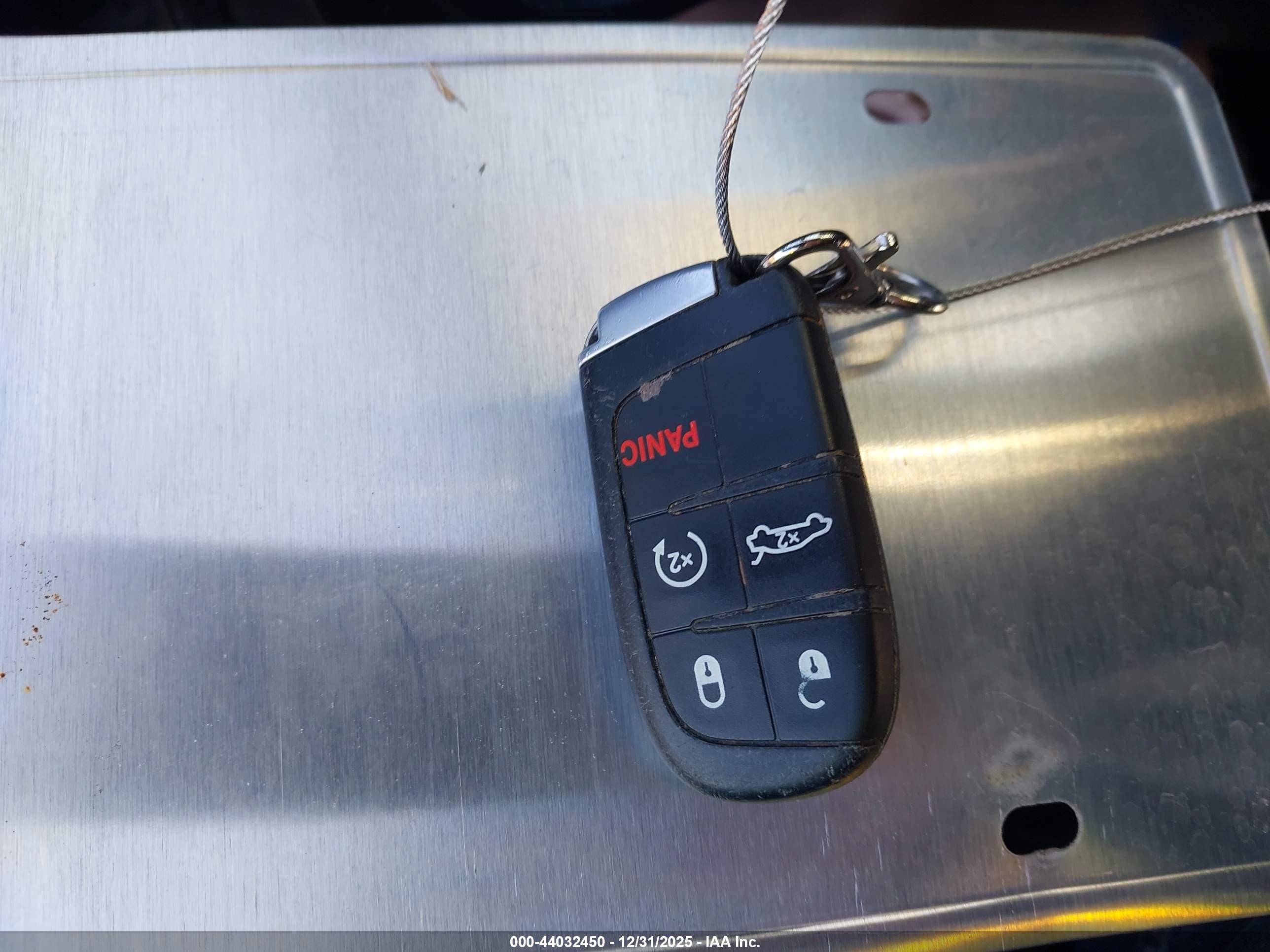 CHRYSLER 300 image 11