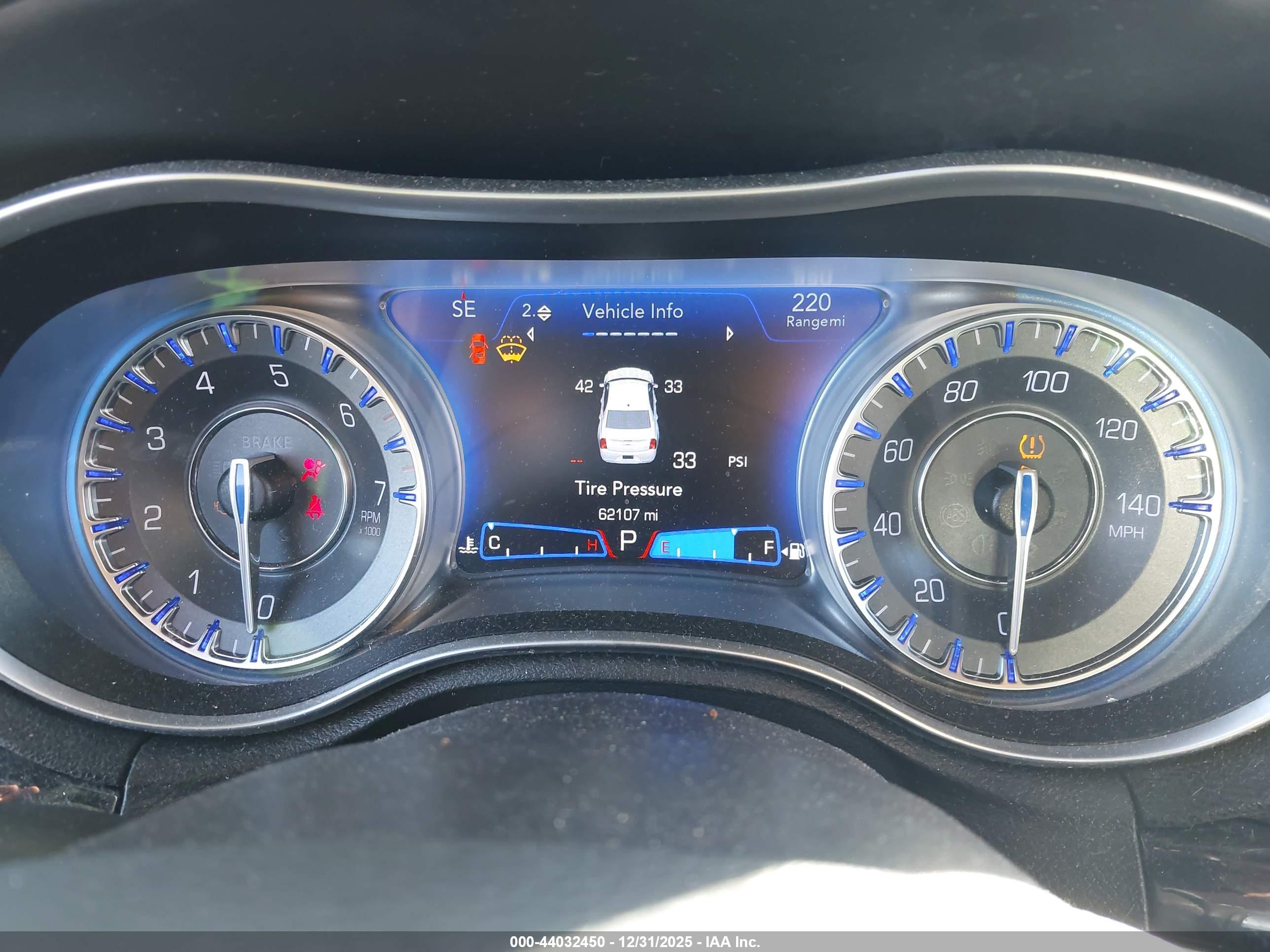 CHRYSLER 300 image 7