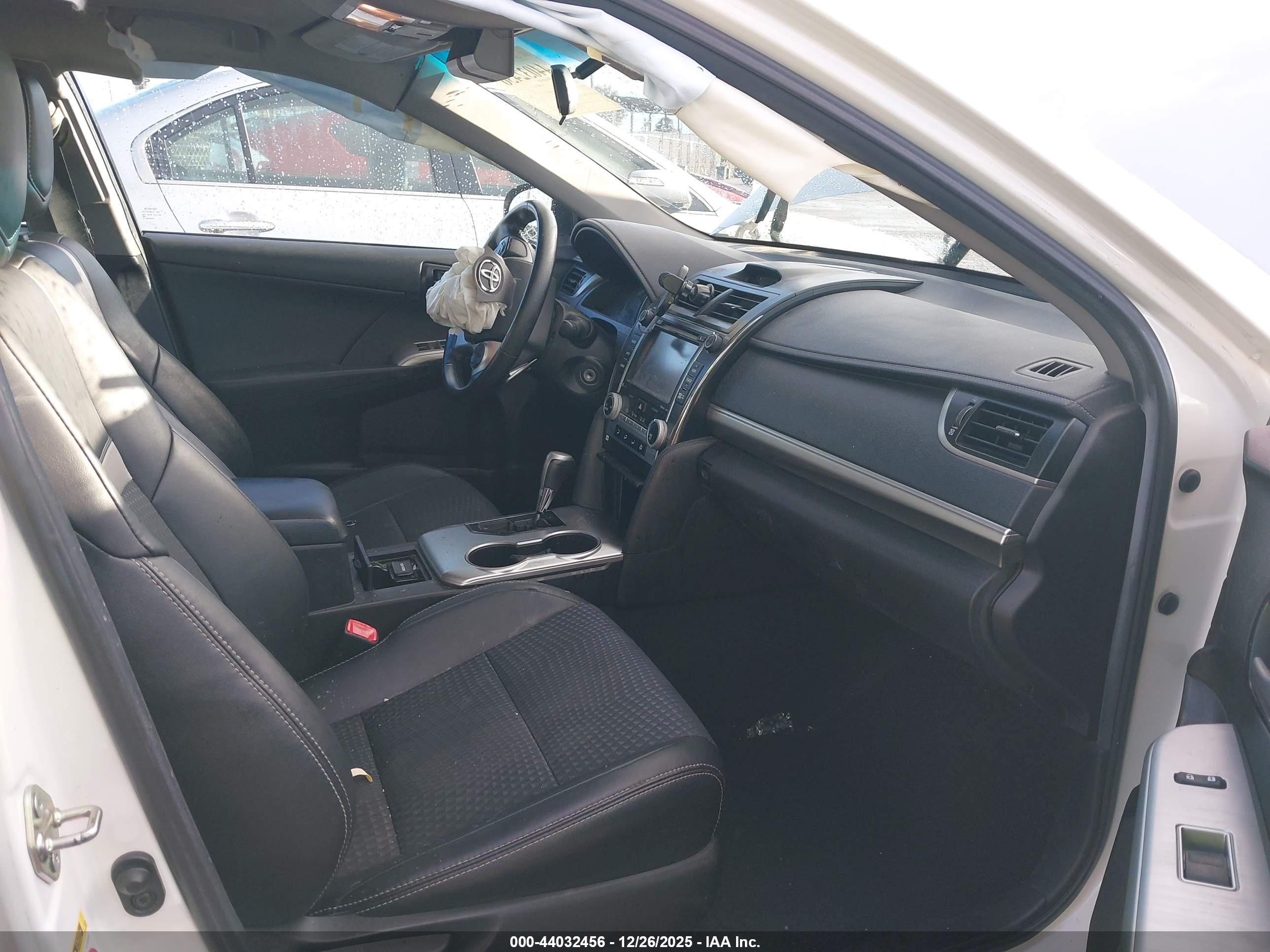 TOYOTA CAMRY image 5