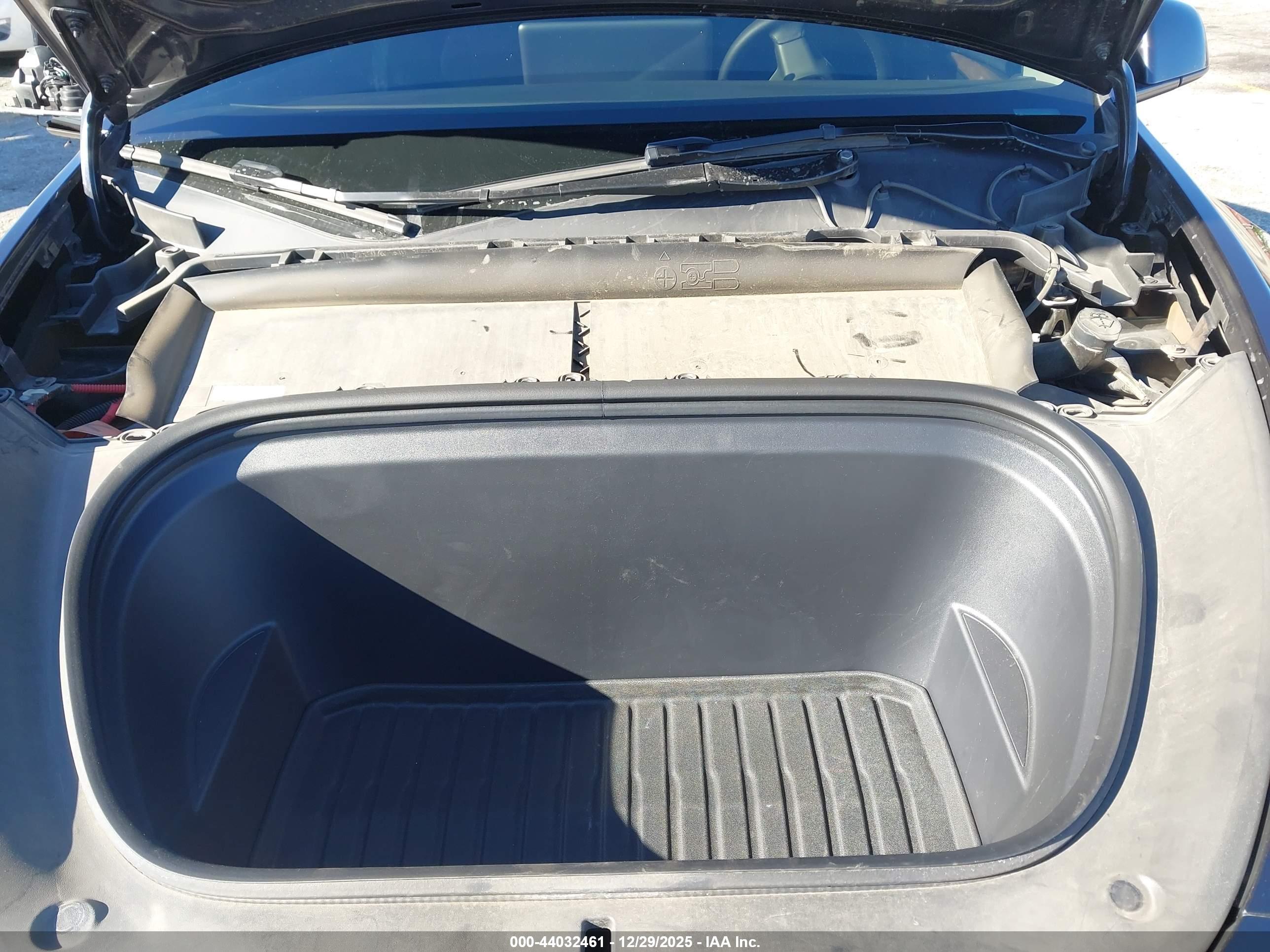 TESLA MODEL image 10