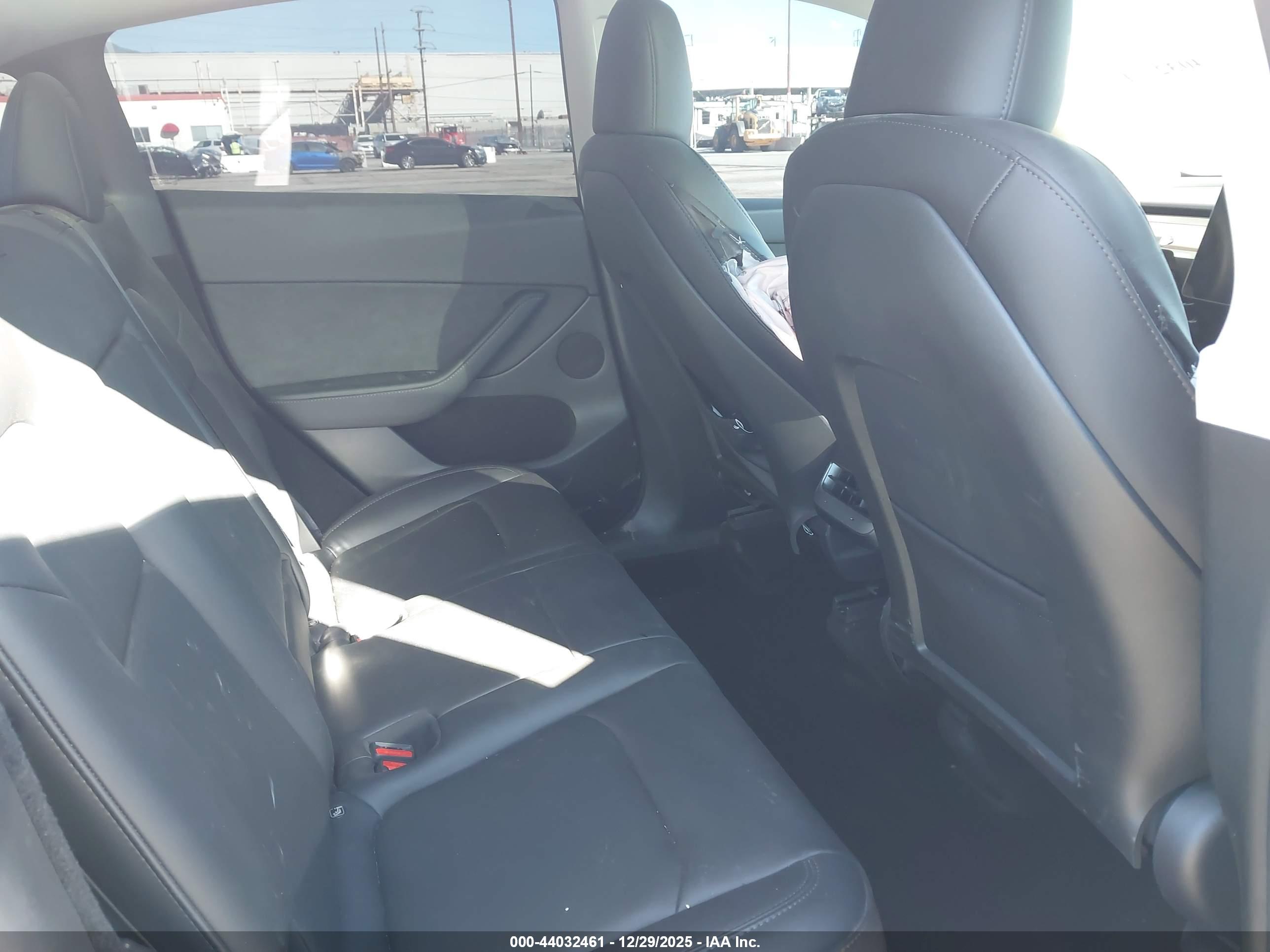 TESLA MODEL image 8
