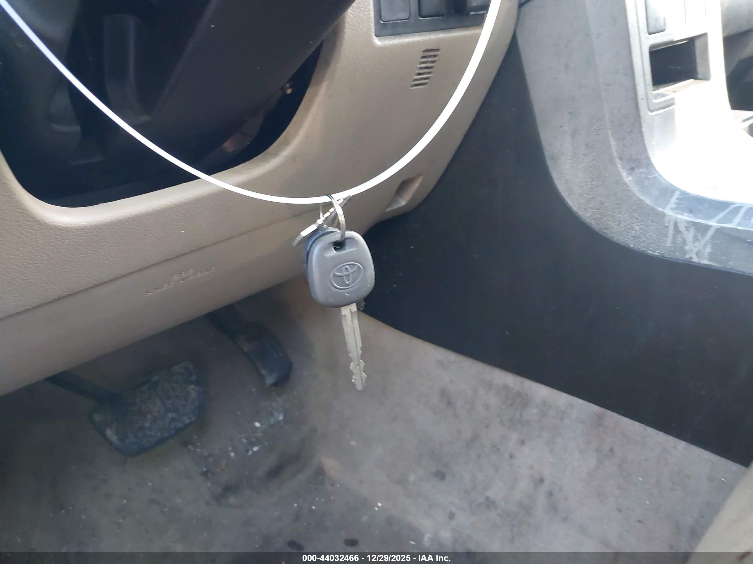 TOYOTA TUNDRA image 11