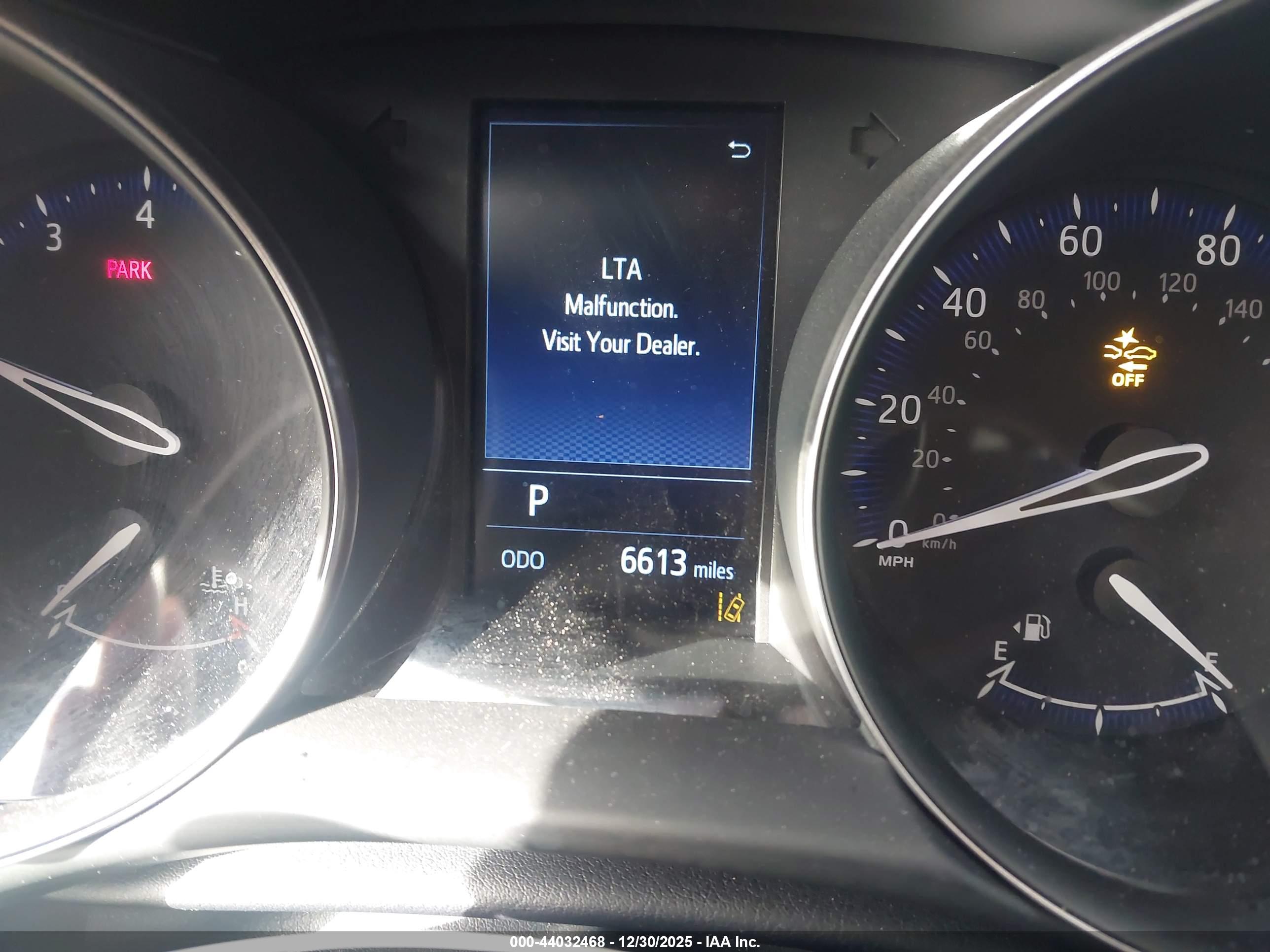 TOYOTA C-HR image 7